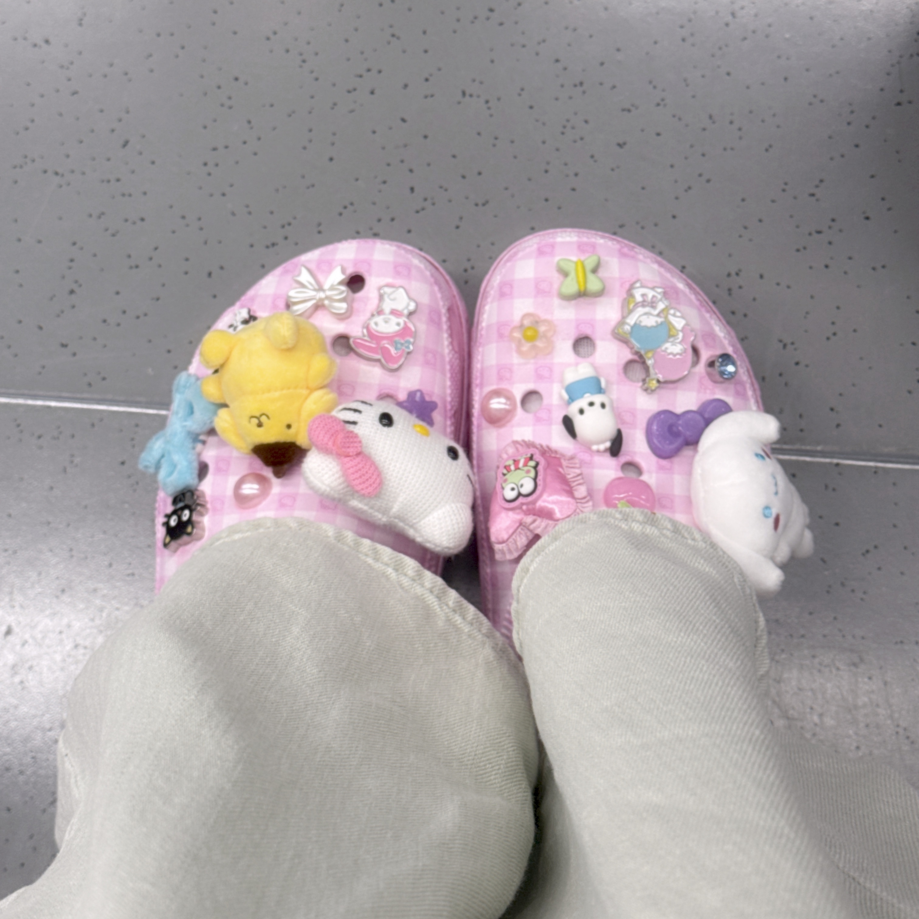 (W) Crocs x Sanrio Hello Kitty & Friends Classic Platform Clog Multi 착용 스타일