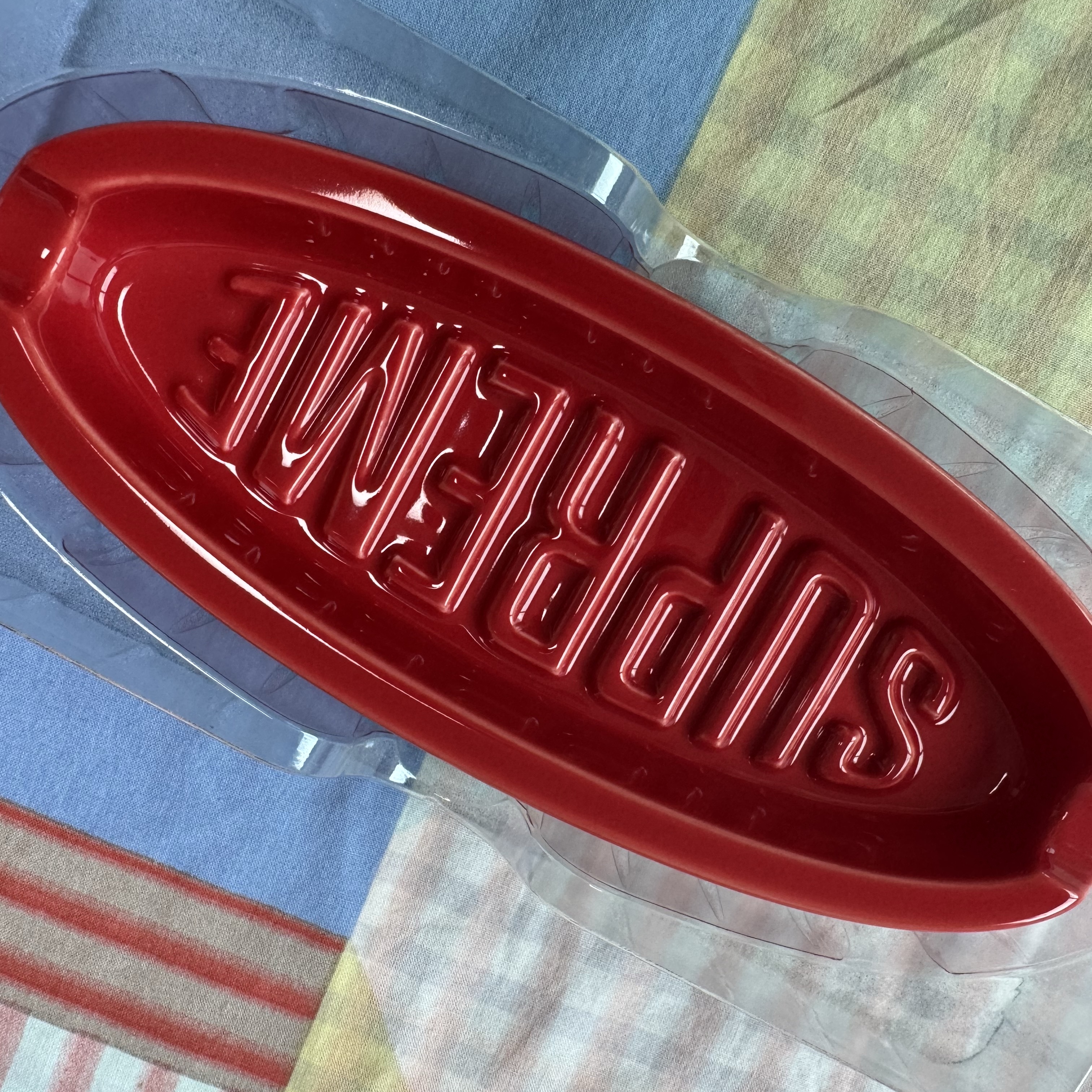 Supreme Oval Tray Red - 26SS 착용 스타일