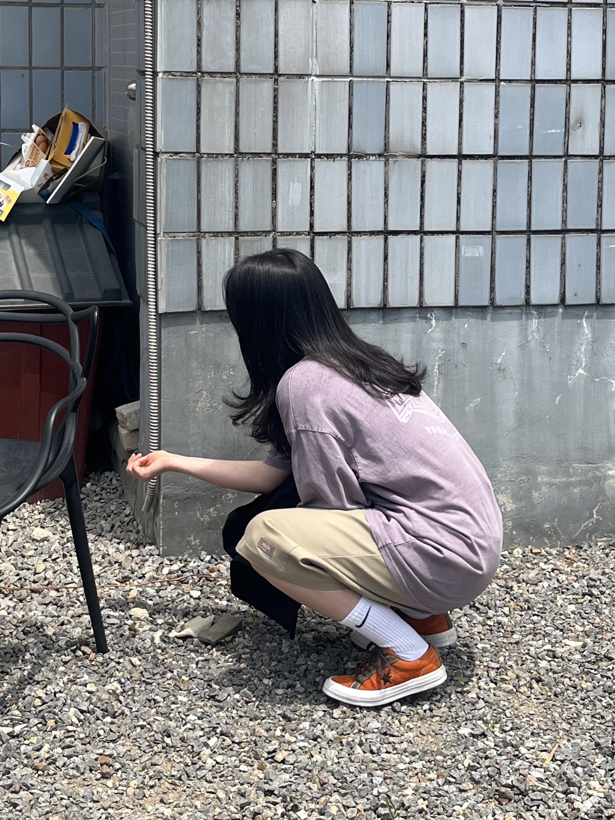 Dickies Loose Fit 13 Inch Flat Front Work Shorts Khaki 착용 스타일 - 4