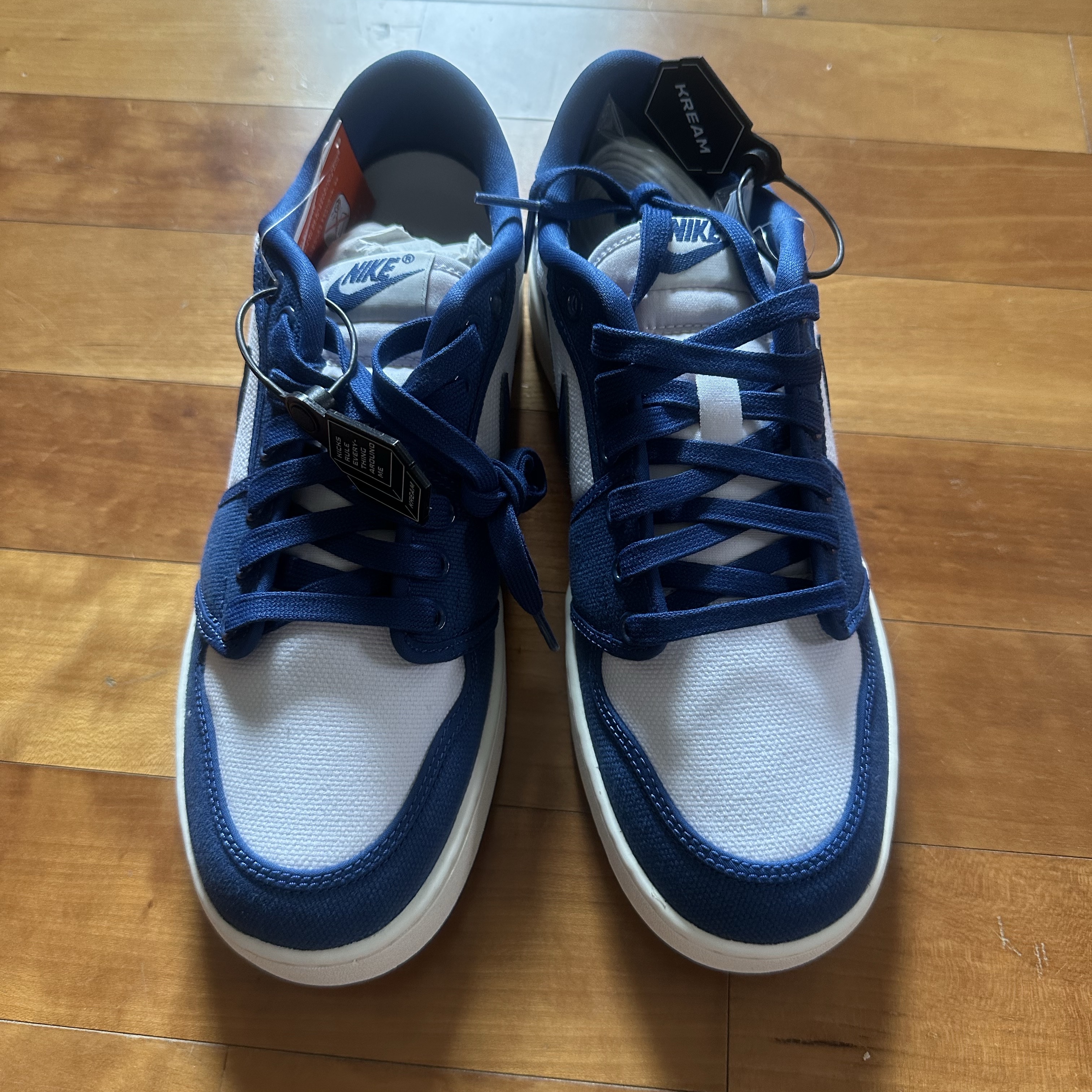 Jordan 1 KO Low White Dark Royal Blue 착용 스타일