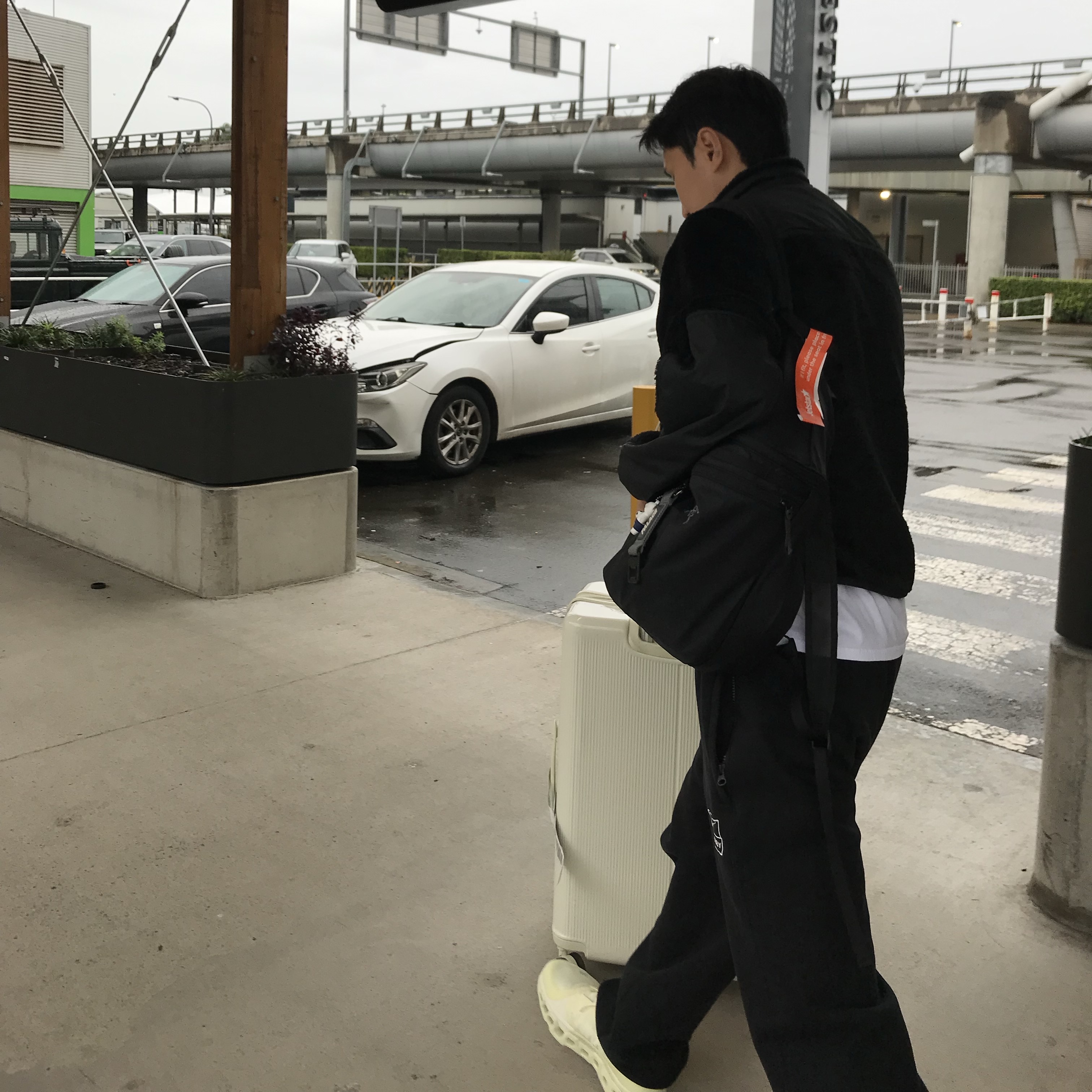Nike x Stussy Washed Fleece Pants Black (FN5235-010), Nike x Stussy Full Zip Fleece Black (HQ8524-010) 착용 스타일