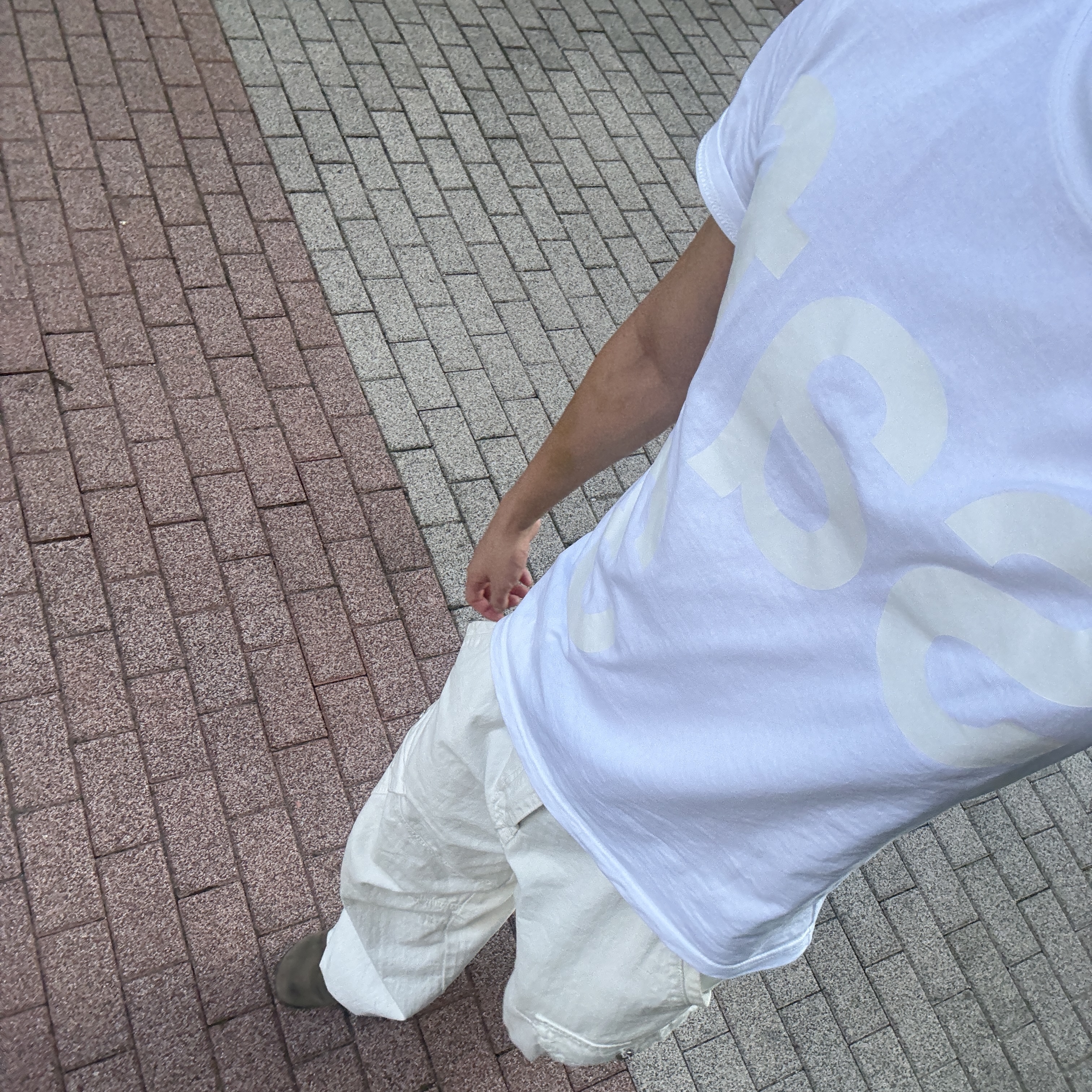 [KREAM 단독] Safarispot Basic Safari T-Shirt White 착용 스타일