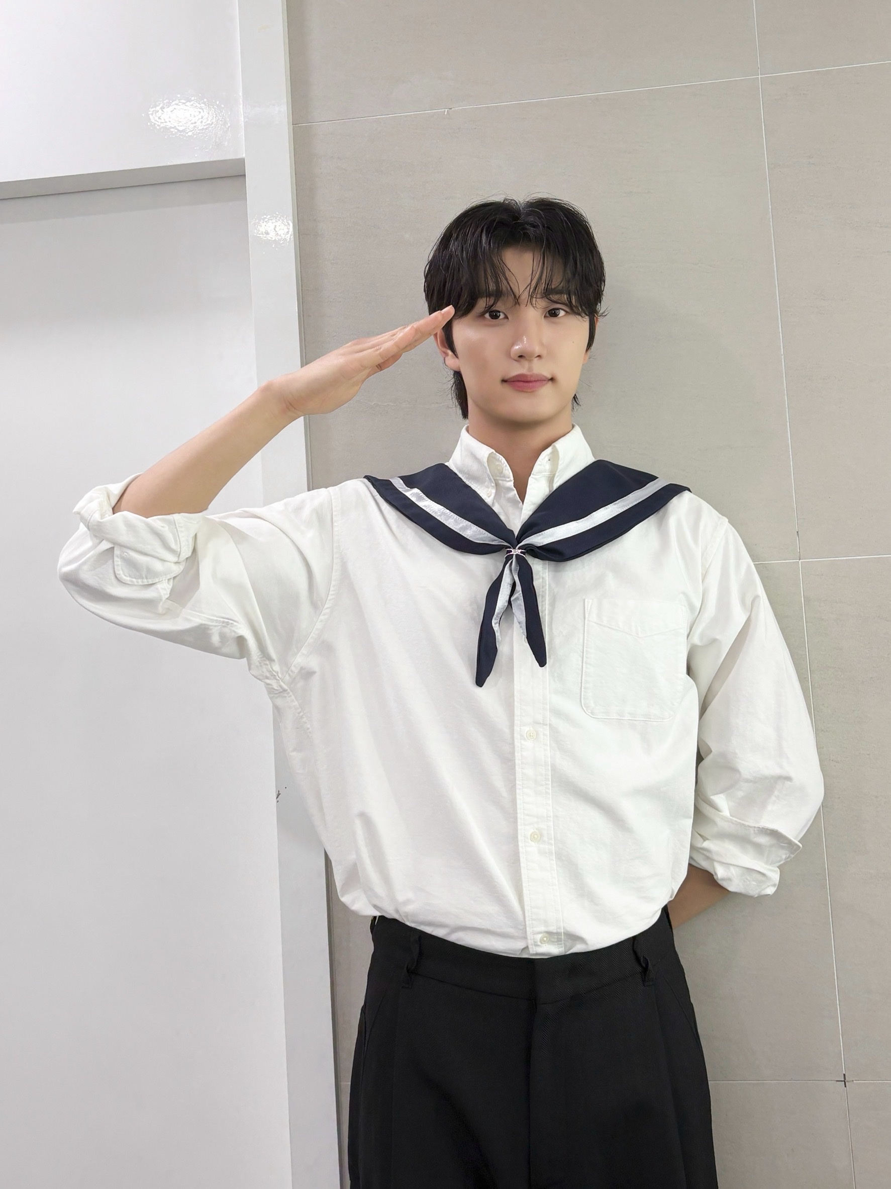 AKRYL Oxford Shirt White - 26FW 착용 스타일 - 1