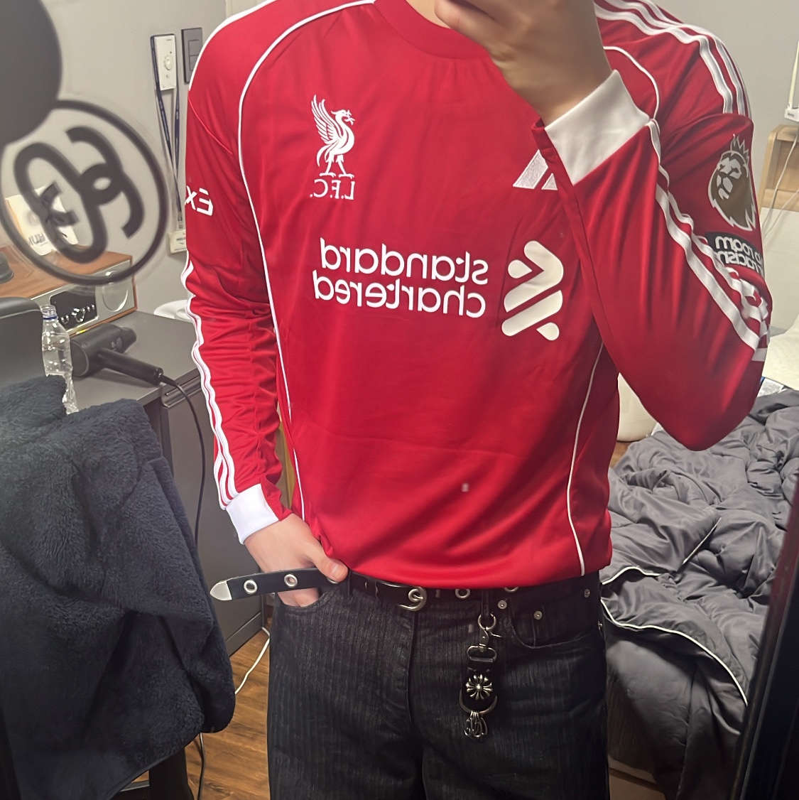 Adidas Liverpool FC 2025/26 Home Long Sleeve Jersey Strawberry Red - KR Sizing (Non Marking Ver.) 착용 스타일 - 1