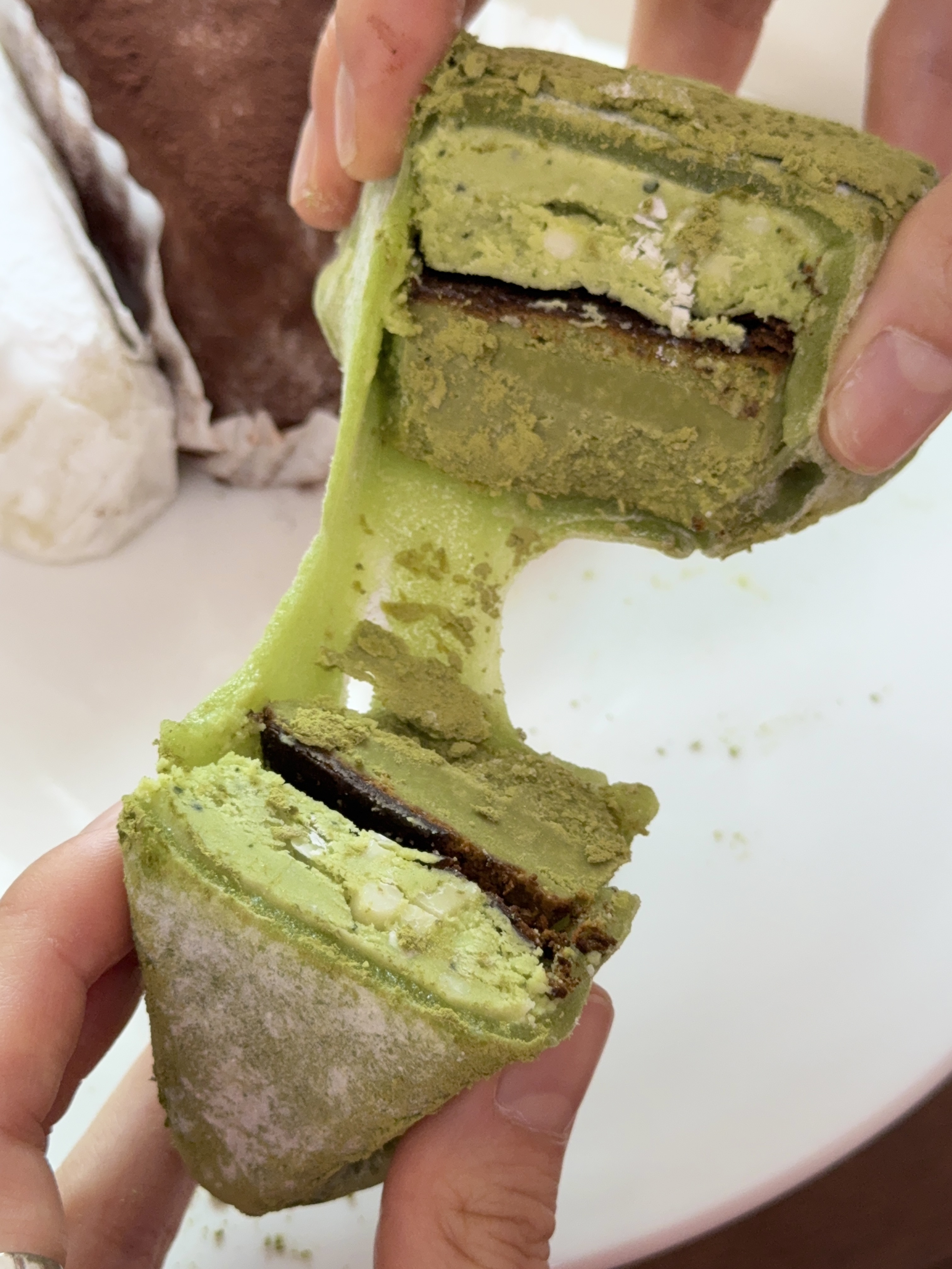 [KREAM 단독] What A Bread Mochi Cheesecake 착용 스타일 - 3