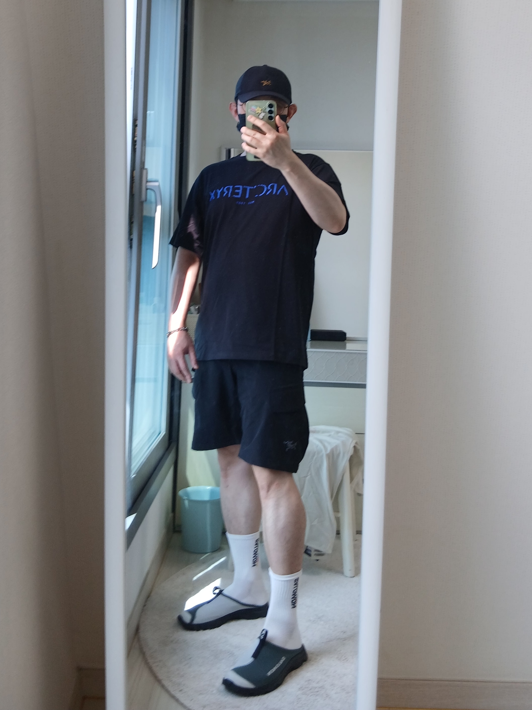 Salomon RX Slide 3.0 Urban Chic Lunar Rock, Arc'teryx Rampart Shorts 9 Inch Black 착용 스타일 - 6