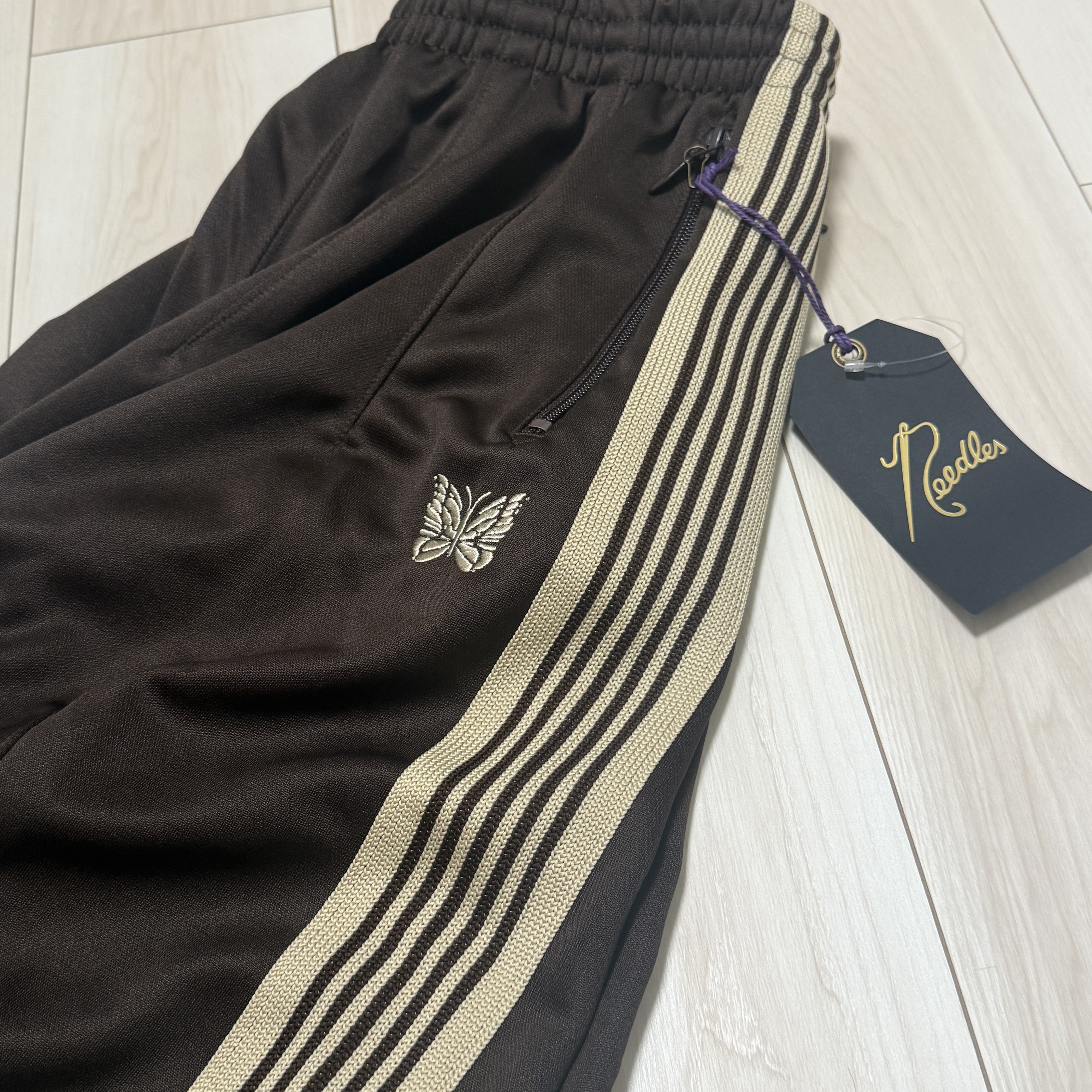 Needles x Beaver Poly Smooth H.D. Track Shorts Brown 착용 스타일