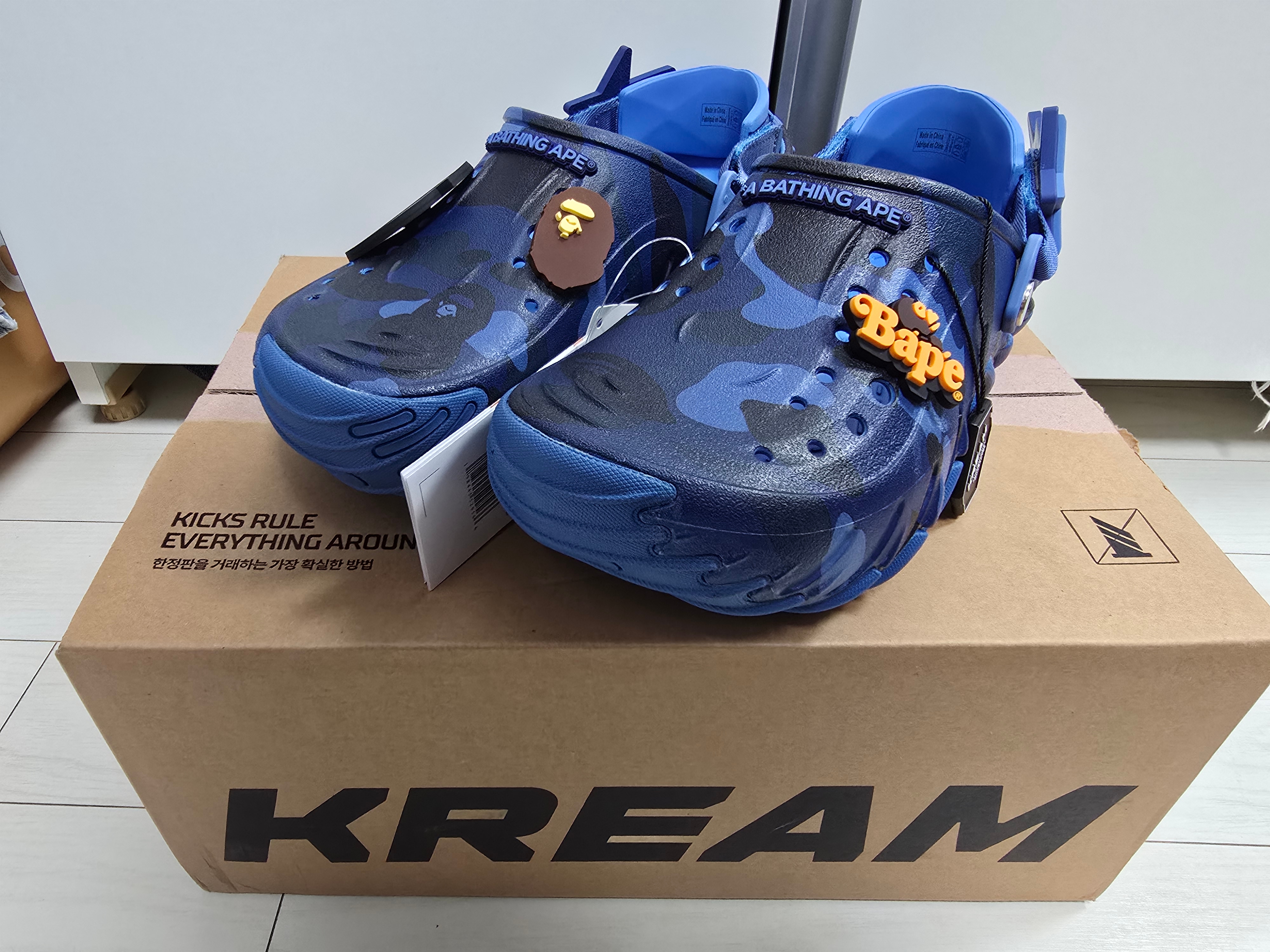 Crocs x BAPE Echo RO Clog Navy 착용 스타일