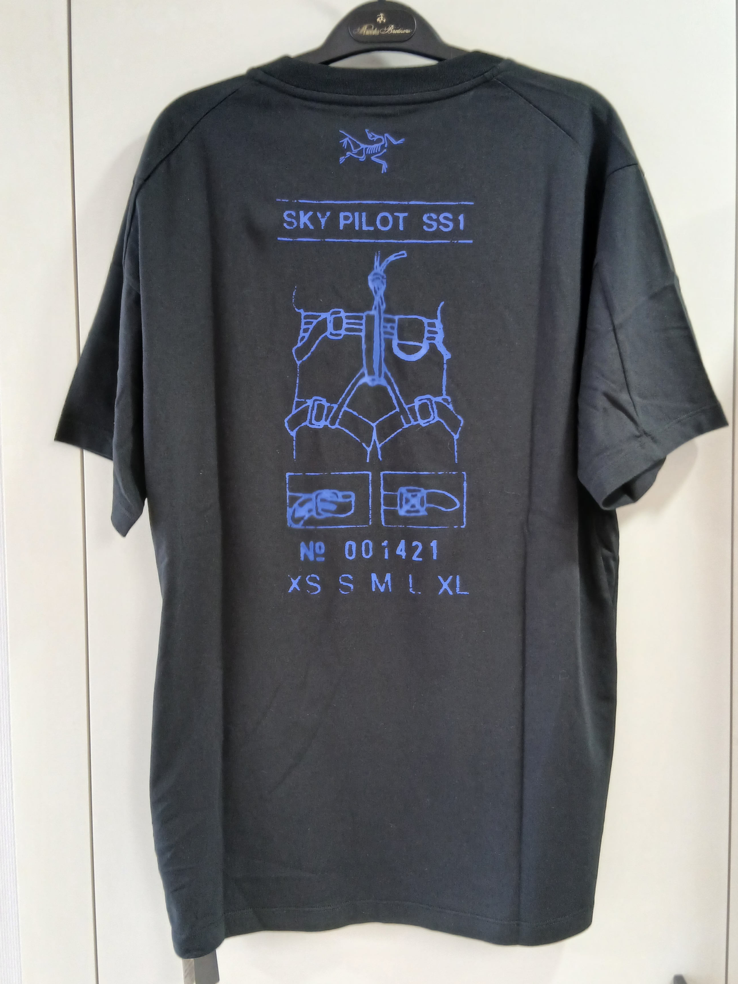 Arc'teryx Kragg SL Cotton Sky Pilot SS T-Shirt Black Fluidity 착용 스타일 - 1
