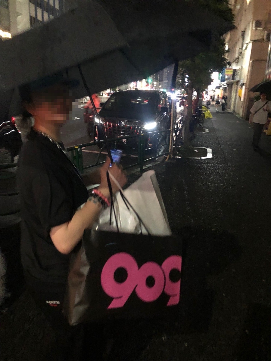 Supreme Baggy Jean Black - 26SS, Supreme Leash T-Shirt Black - 26SS 착용 스타일 - 1