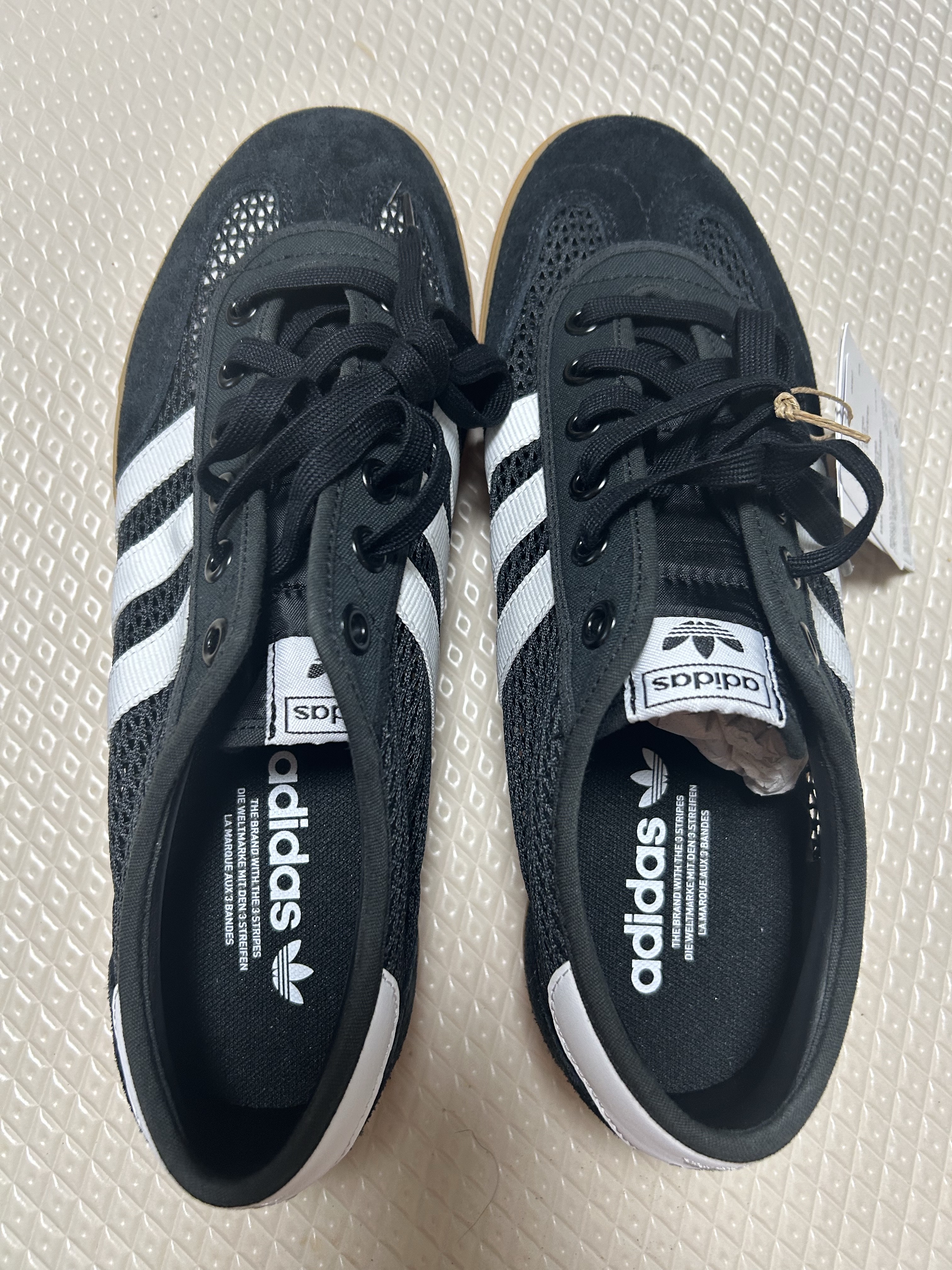 (W) Adidas Tischtennis Core Black Cloud White 착용 스타일