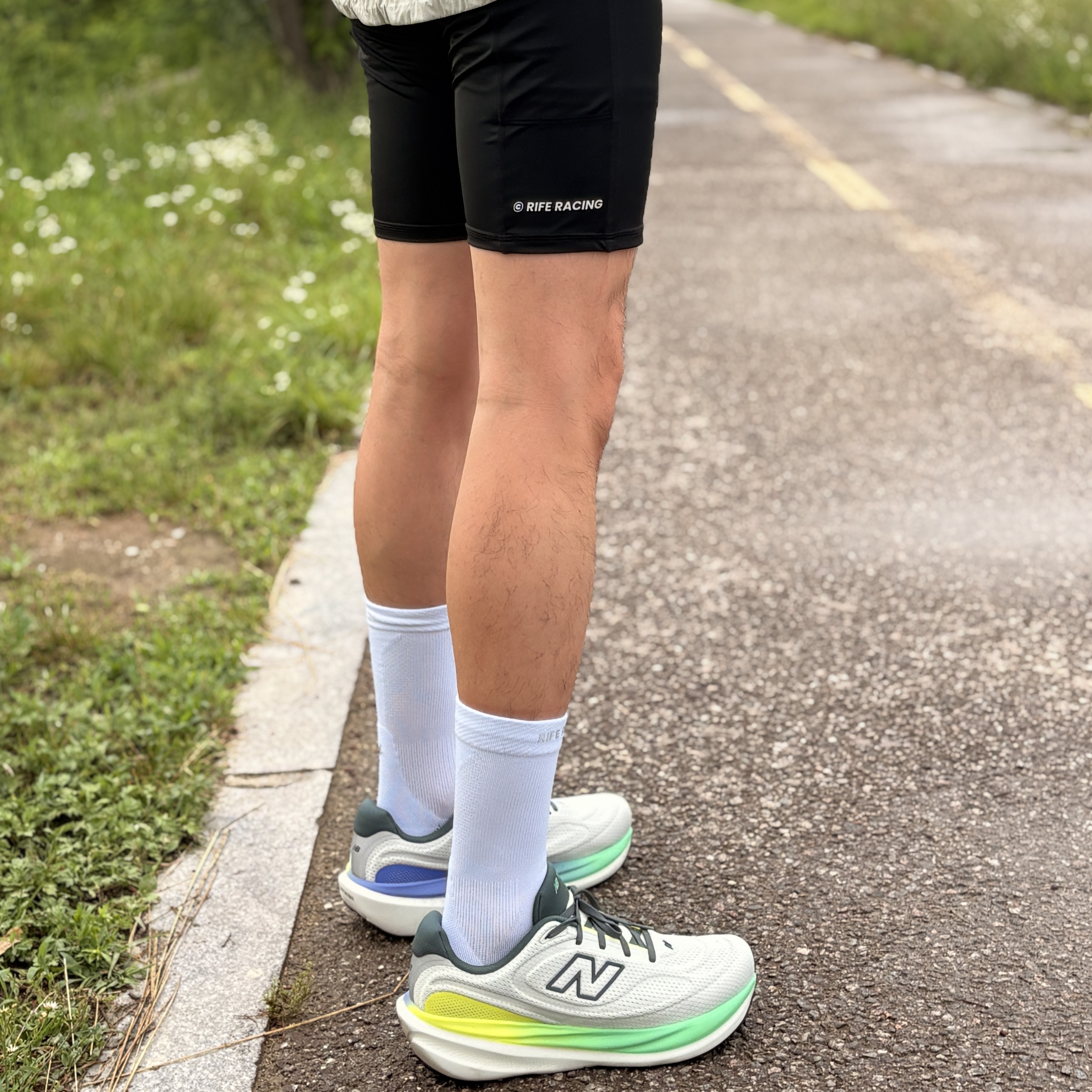 Salomon Dynamic Run Short SleeveTee Melange Grey, New Balance 1080v15 Reflection Graphite  - 2E Wide 착용 스타일 - 6