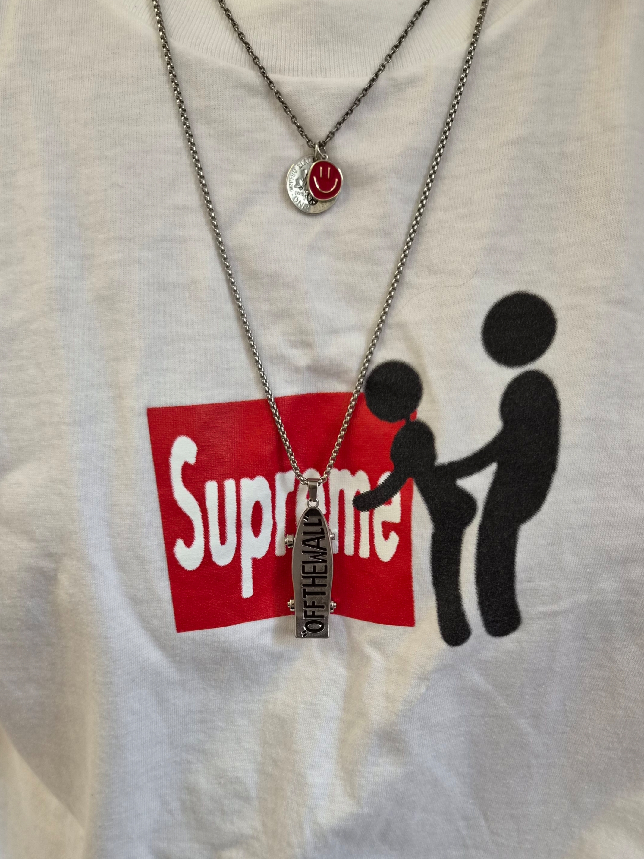 Supreme Stick T-Shirt White - 25FW, COS Quilted  Laptop Case Off White 착용 스타일 - 2