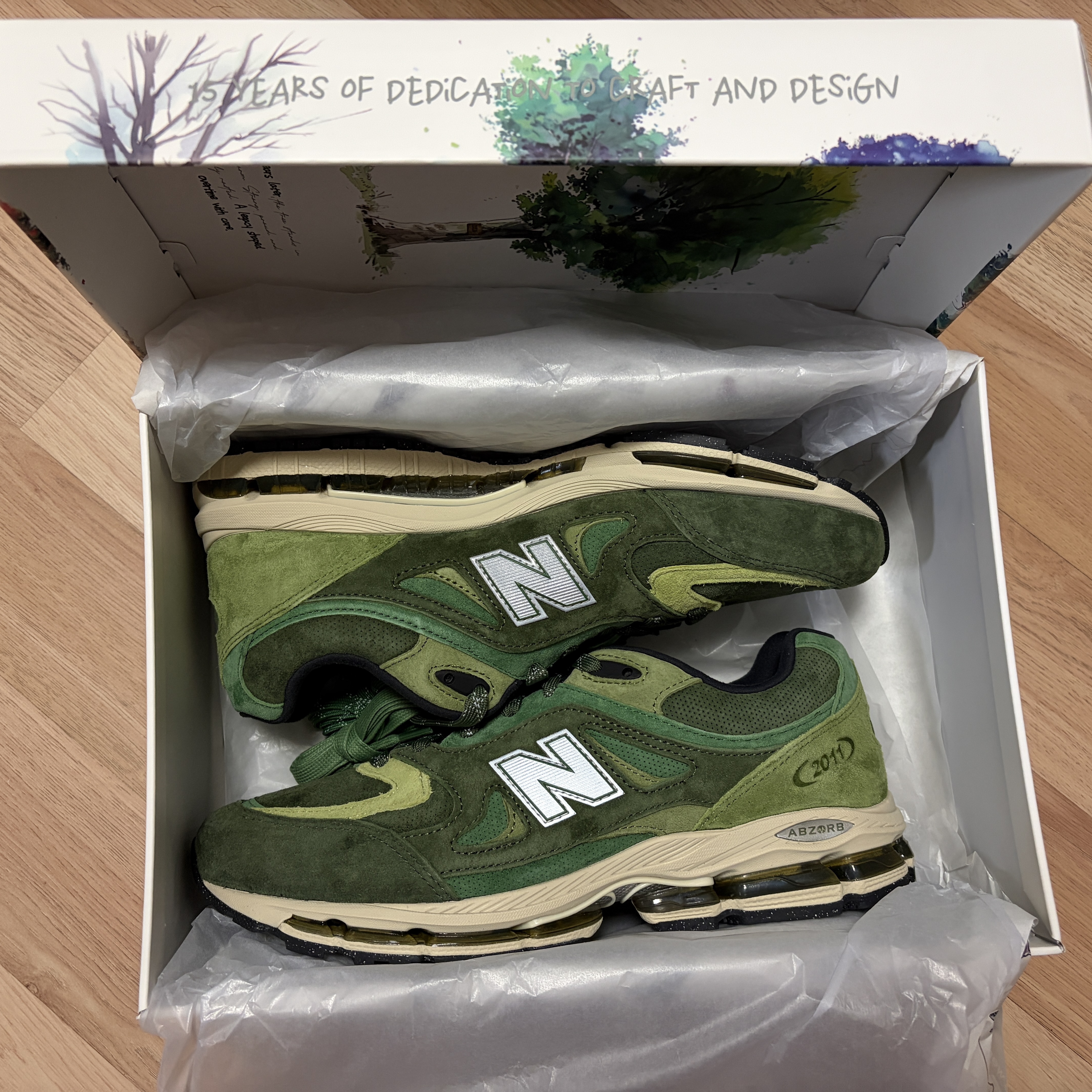 New Balance x Kith Ronnie Fieg 2011 Juniper Bronze Green 착용 스타일 - 4