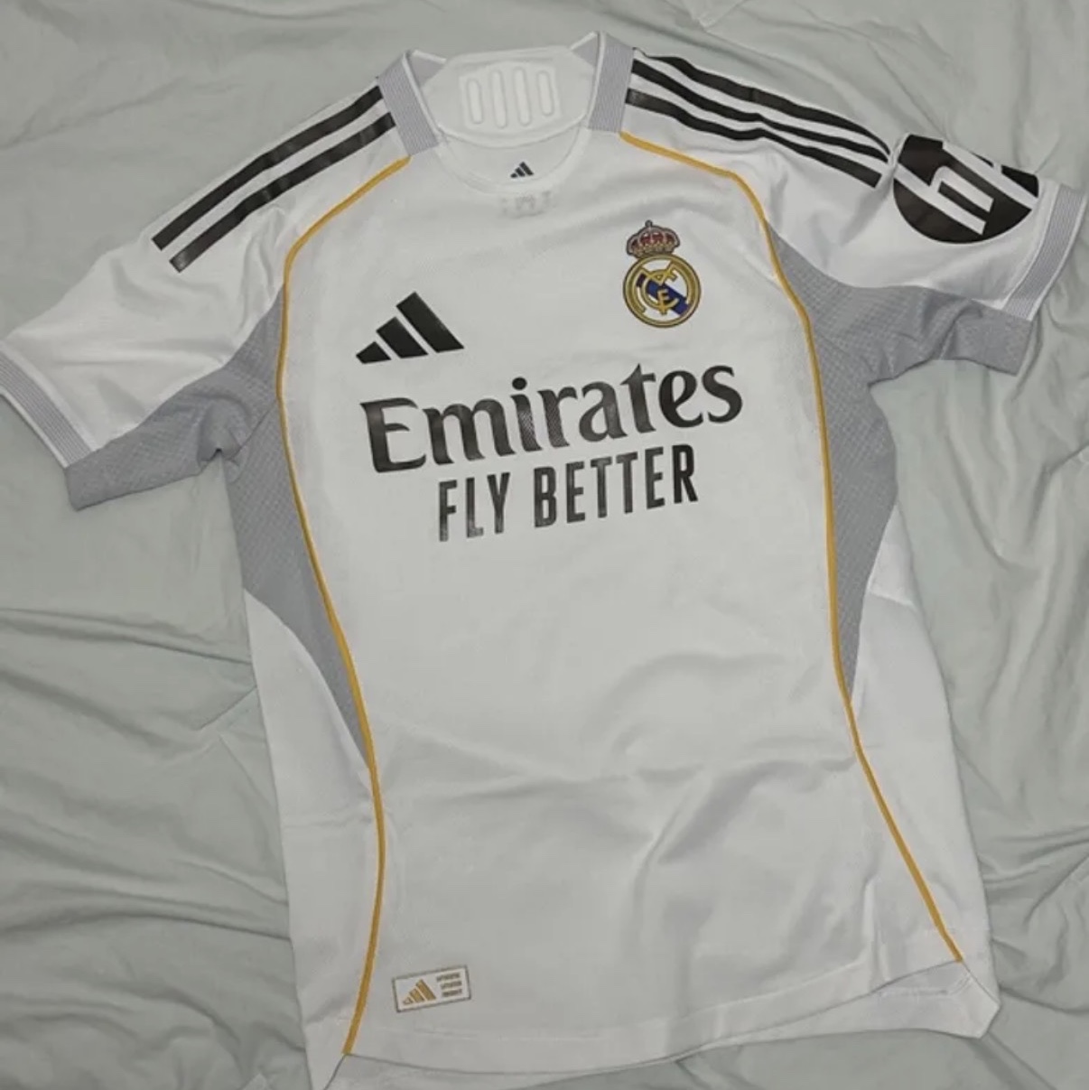 Adidas Real Madrid 2025/26 Home Jersey White - KR Sizing (Non Marking Ver.) 착용 스타일