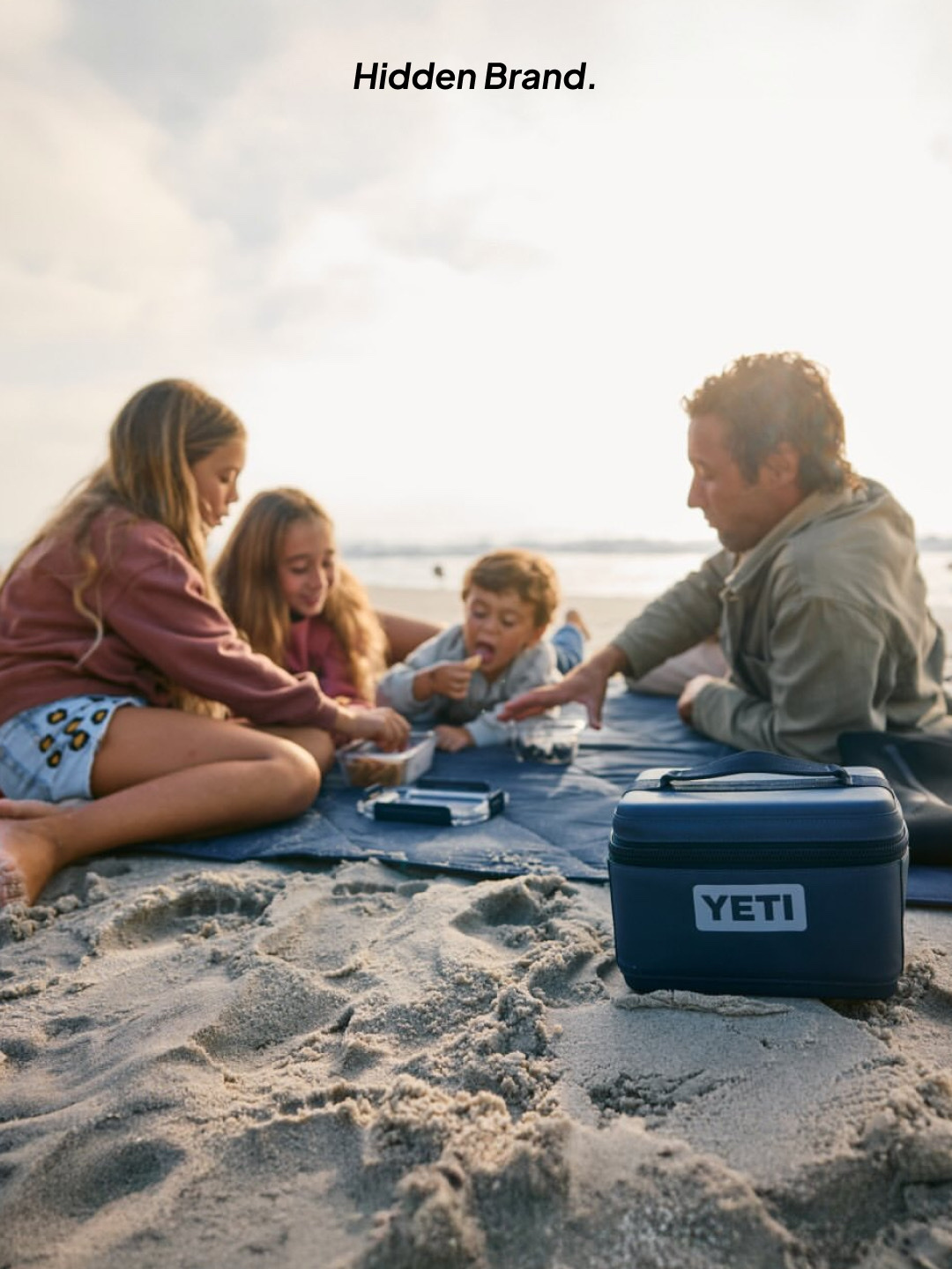 Yeti Roadie 24 Hard Cooler Navy, Yeti Tundra 45 Hard Cooler Navy 착용 스타일 - 5
