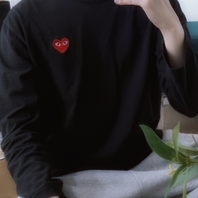 Play Comme des Garcons LS T-Shirt Black 착용 스타일