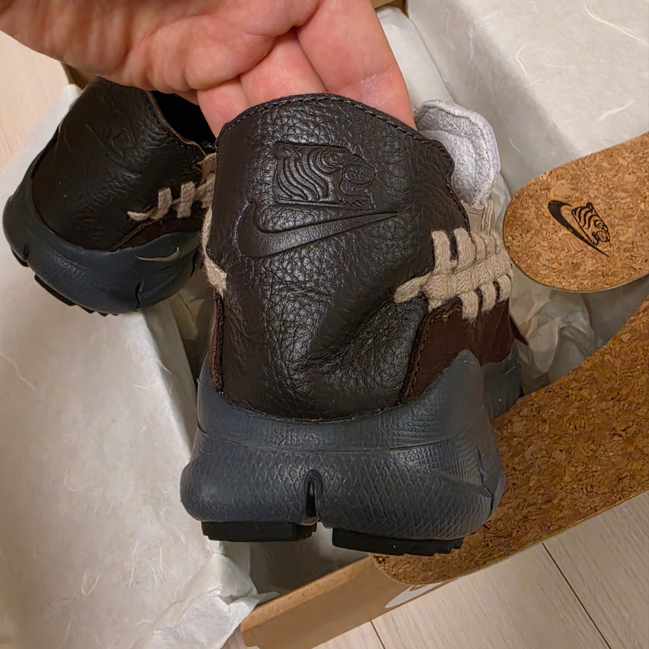Nike x Soulgoods Homescape Woven Dark Field Brown and Medium Orewood Brown 착용 스타일 - 6