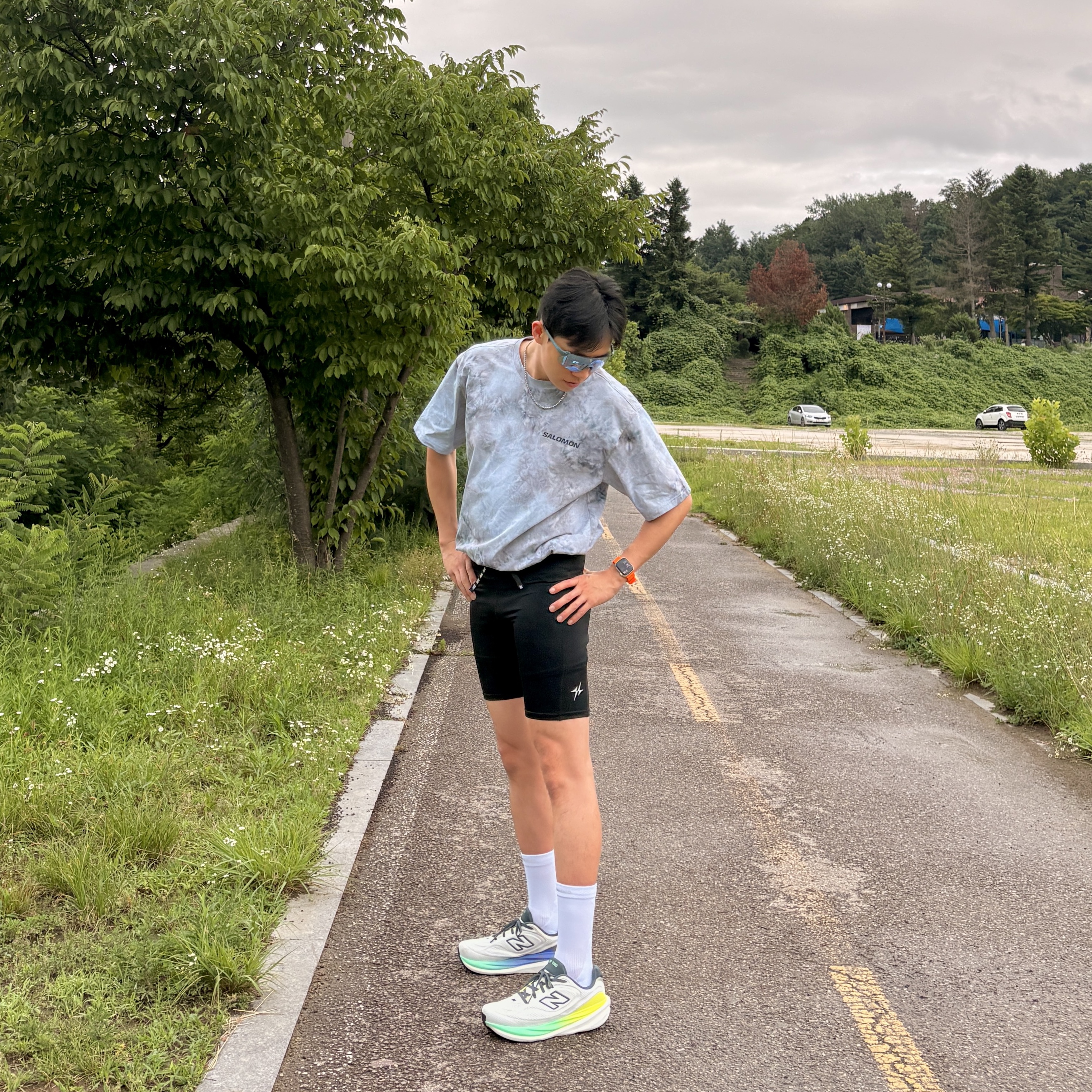 Salomon Dynamic Run Short SleeveTee Melange Grey, New Balance 1080v15 Reflection Graphite  - 2E Wide 착용 스타일 - 2