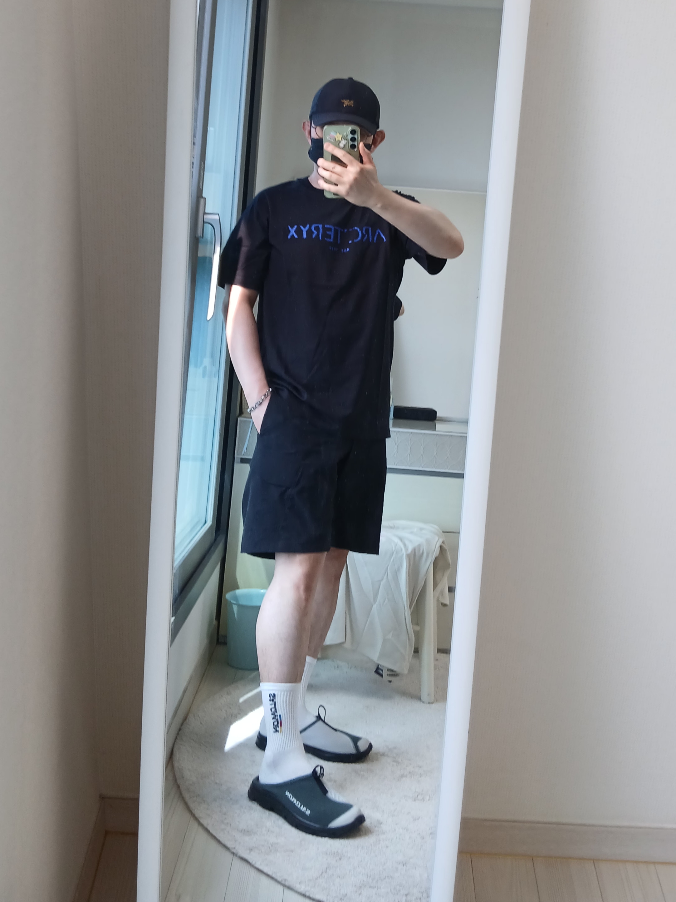 Salomon RX Slide 3.0 Urban Chic Lunar Rock, Arc'teryx Rampart Shorts 9 Inch Black 착용 스타일 - 9