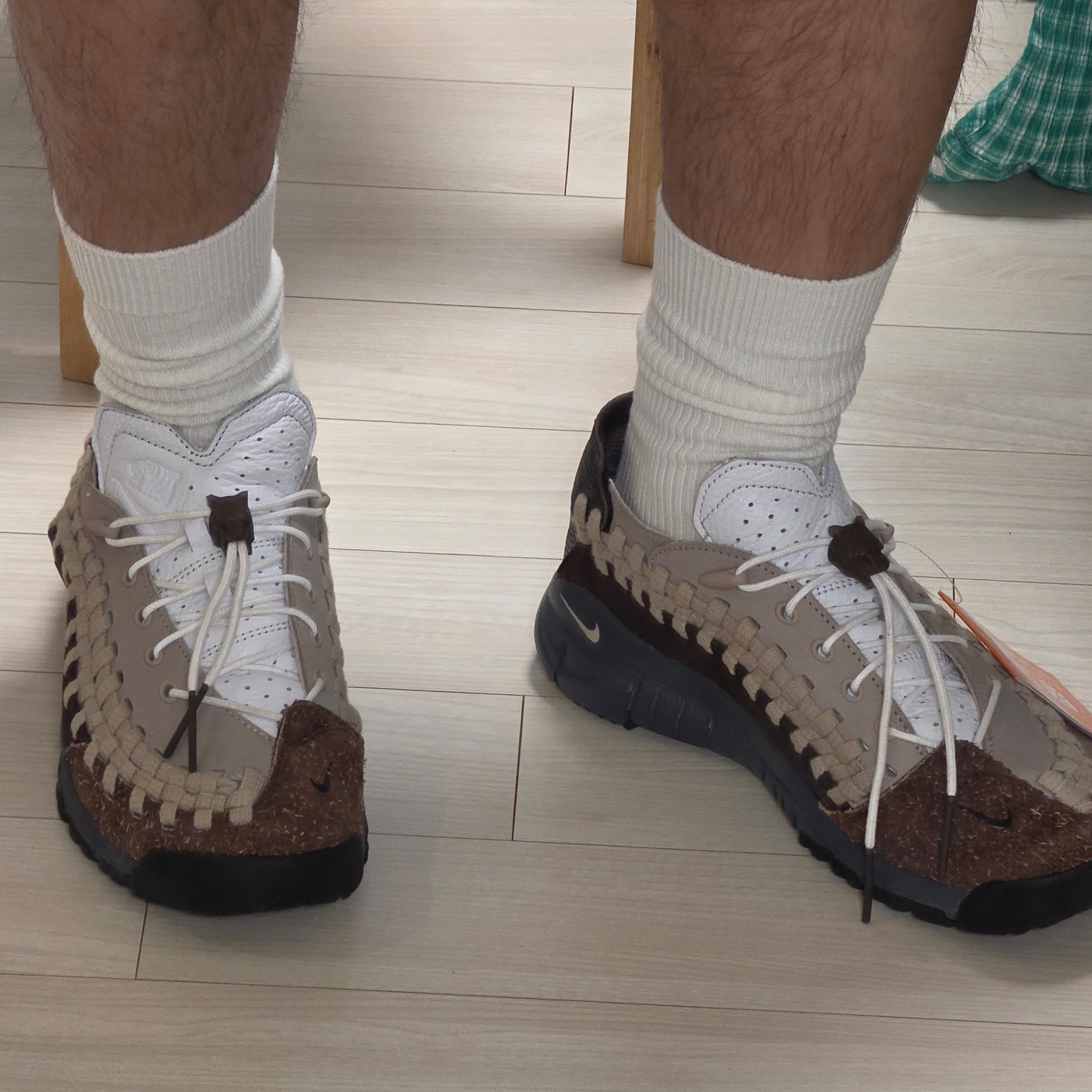 Nike x Soulgoods Homescape Woven Dark Field Brown and Medium Orewood Brown 착용 스타일 - 2
