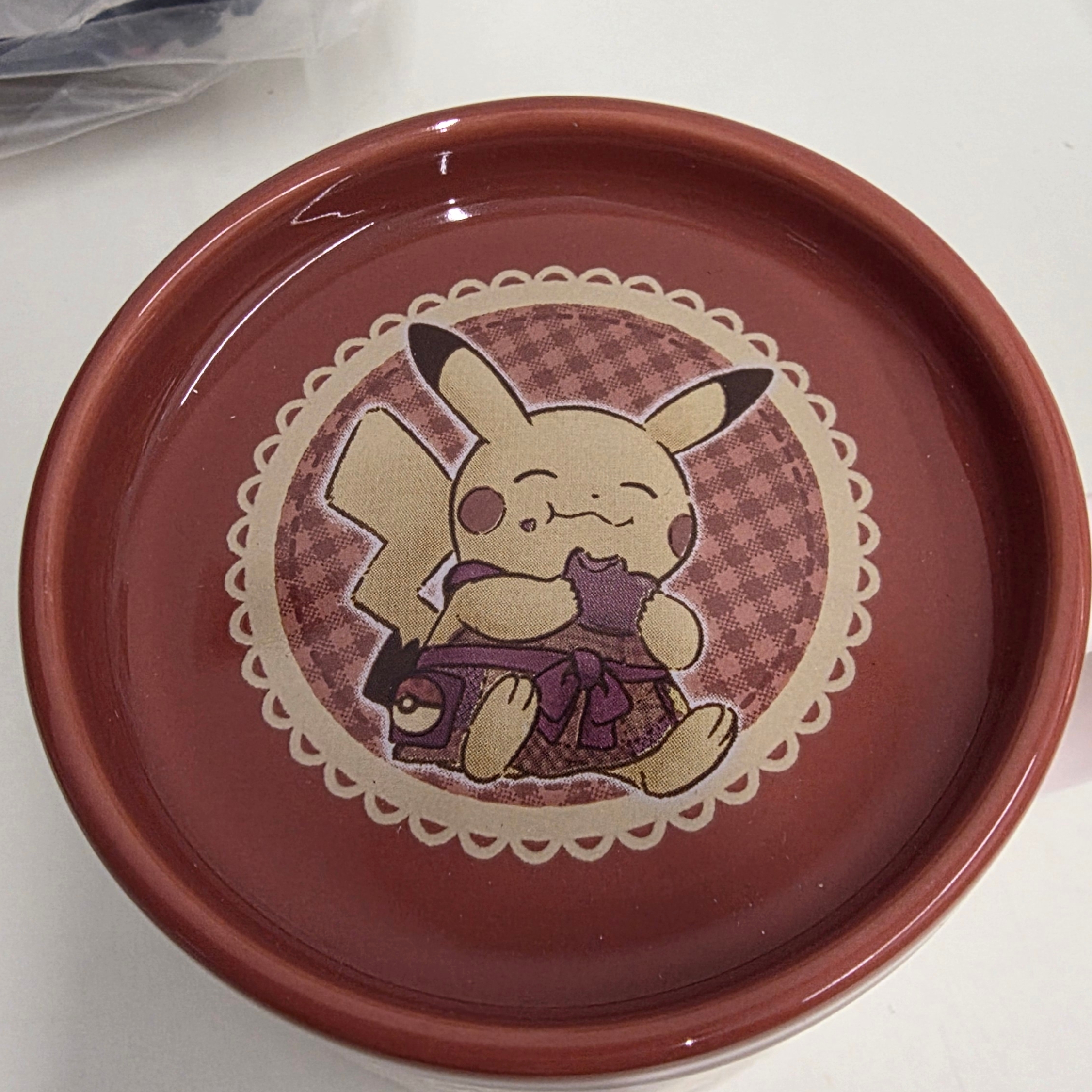 Pokemon Center Sweet Delivery Pikachu Mug Cup 착용 스타일 - 2