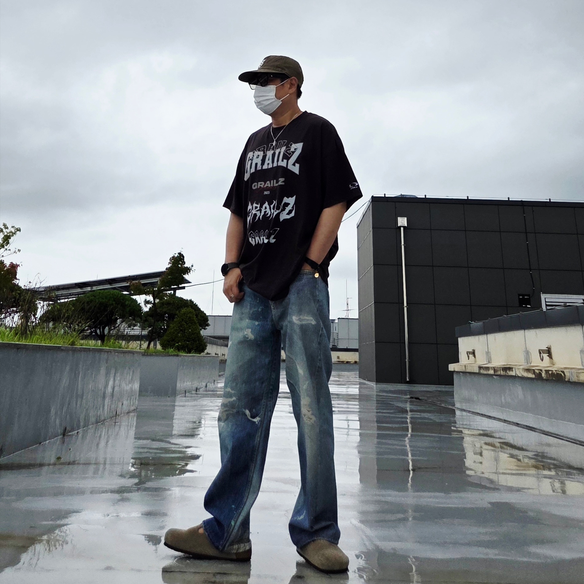 Our Legacy Third Cut Digital Denim Print, Sunday Ceremony Old English Applique Logo Cap - Light Brown 착용 스타일 - 1