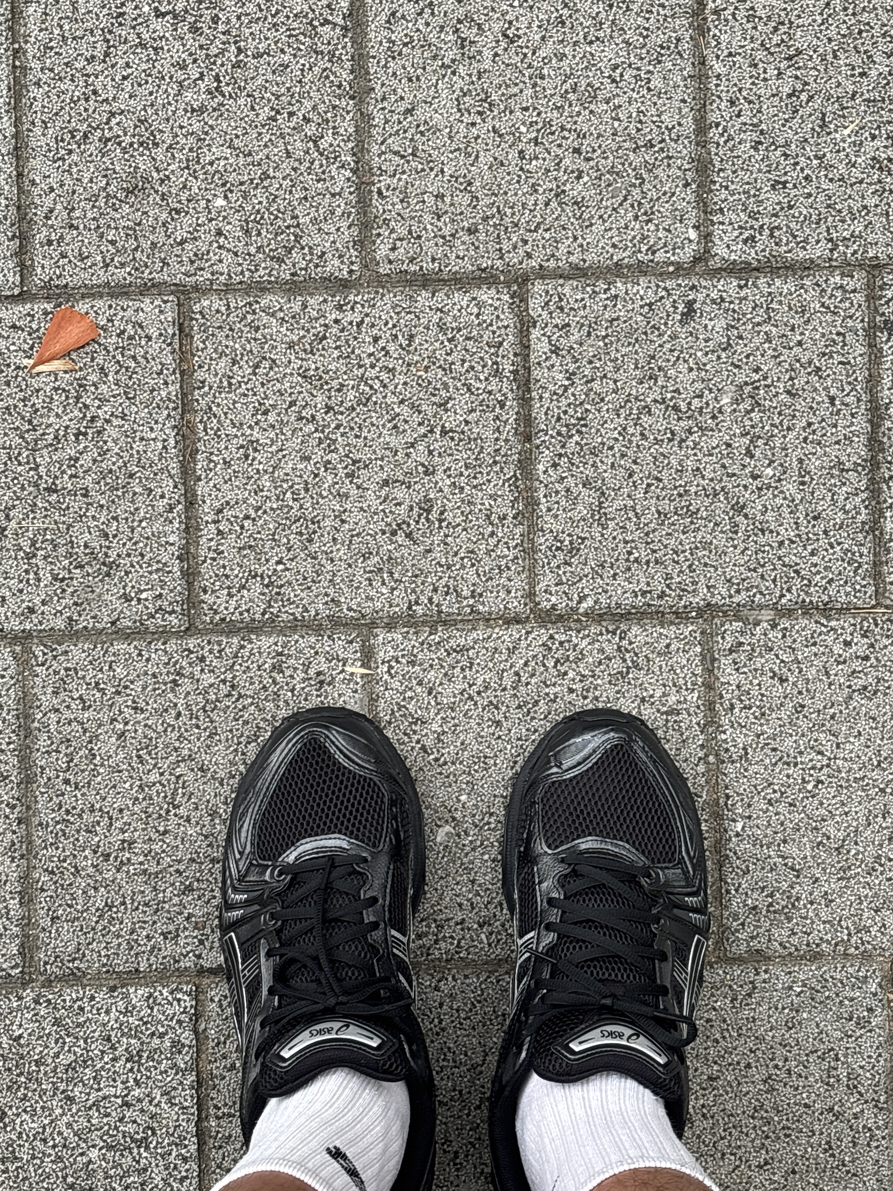 Asics Gel-Kayano 14 Black Pure Silver 착용 스타일