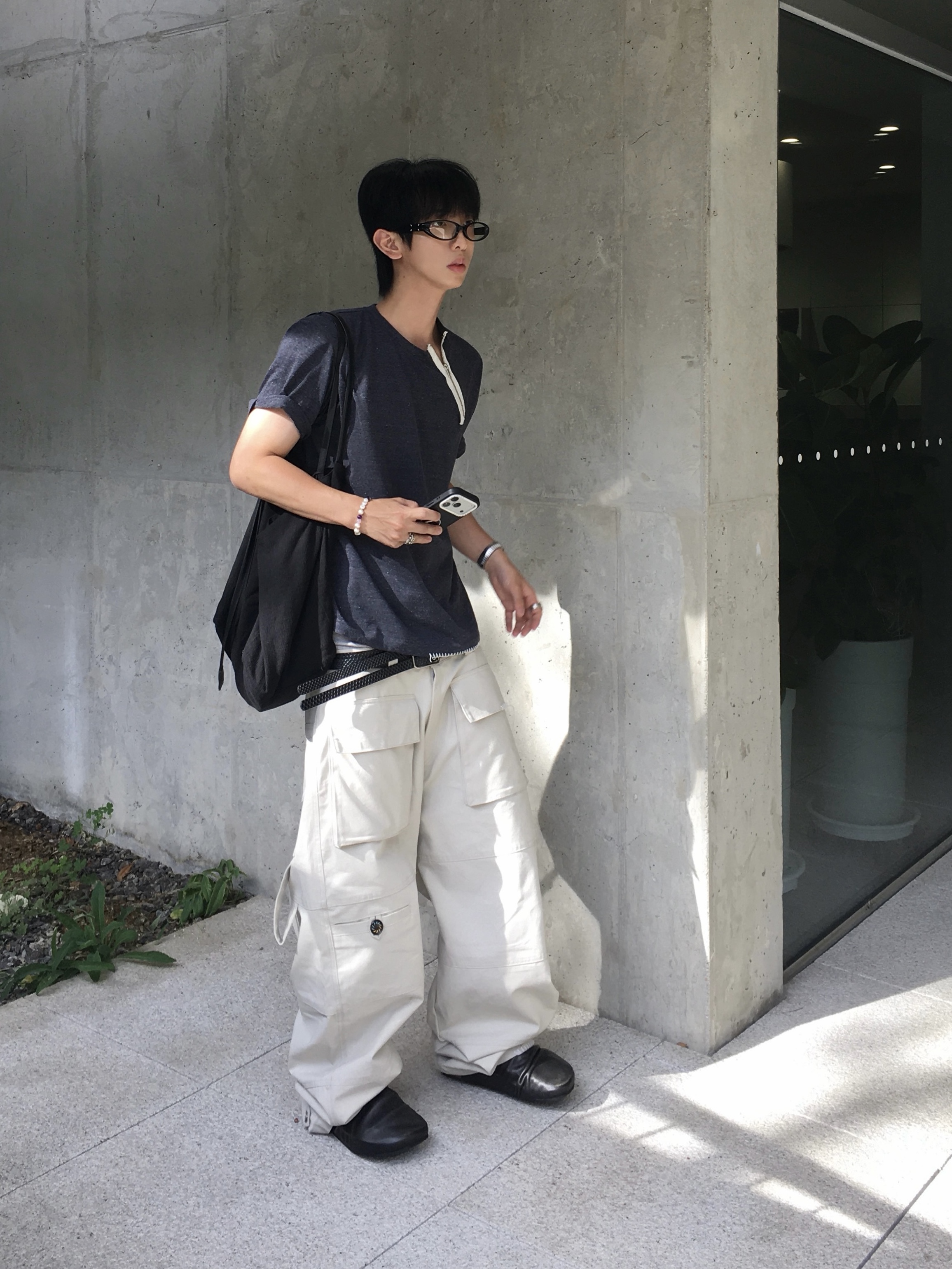 Gentle Monster x Maison Margiela MM213 Black Clear, Xlim Synopsis 01 Bag Black 착용 스타일 - 2