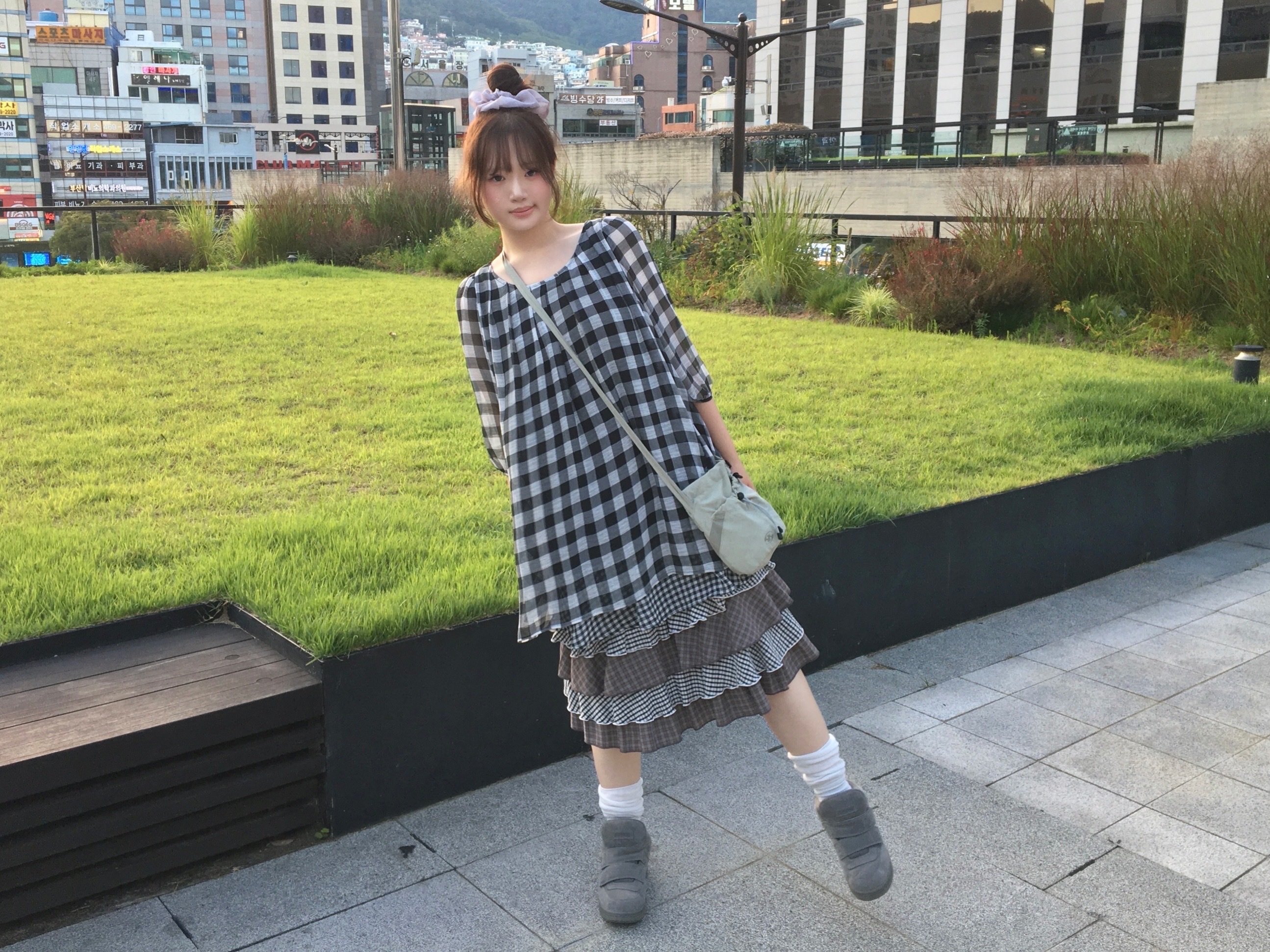 Sansan Gear Cross Bag Warm Grey - 24SS, COYSEIO Coy Bumble Sneakers Grey 착용 스타일