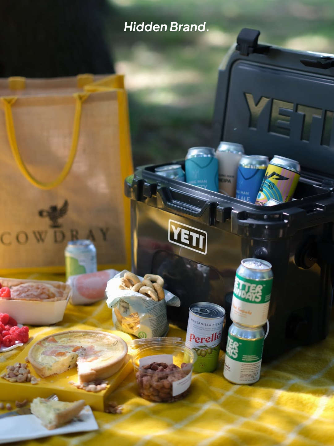 Yeti Roadie 24 Hard Cooler Navy, Yeti Tundra 45 Hard Cooler Navy 착용 스타일 - 8