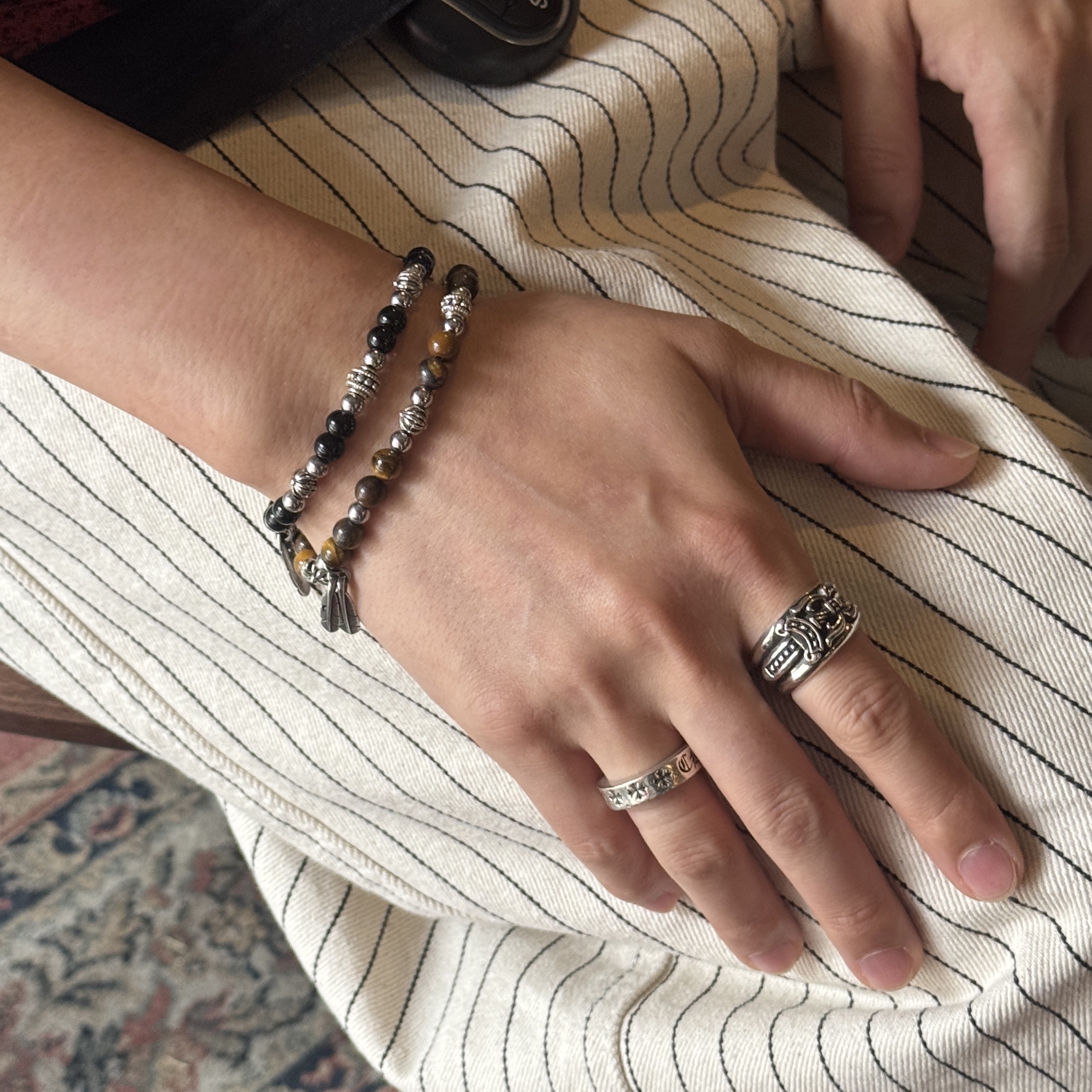 [KREAM 단독] December Ten Tigereyes Beads Bracelet, December Ten Onix Beads Bracelet 착용 스타일