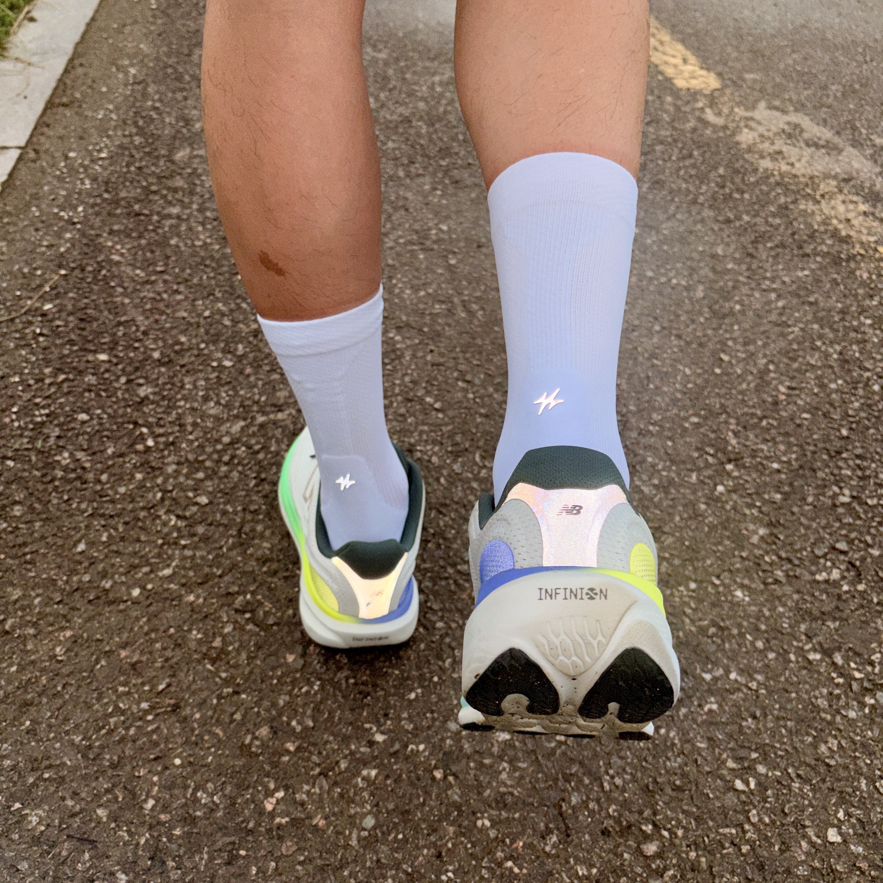 Salomon Dynamic Run Short SleeveTee Melange Grey, New Balance 1080v15 Reflection Graphite  - 2E Wide 착용 스타일 - 8