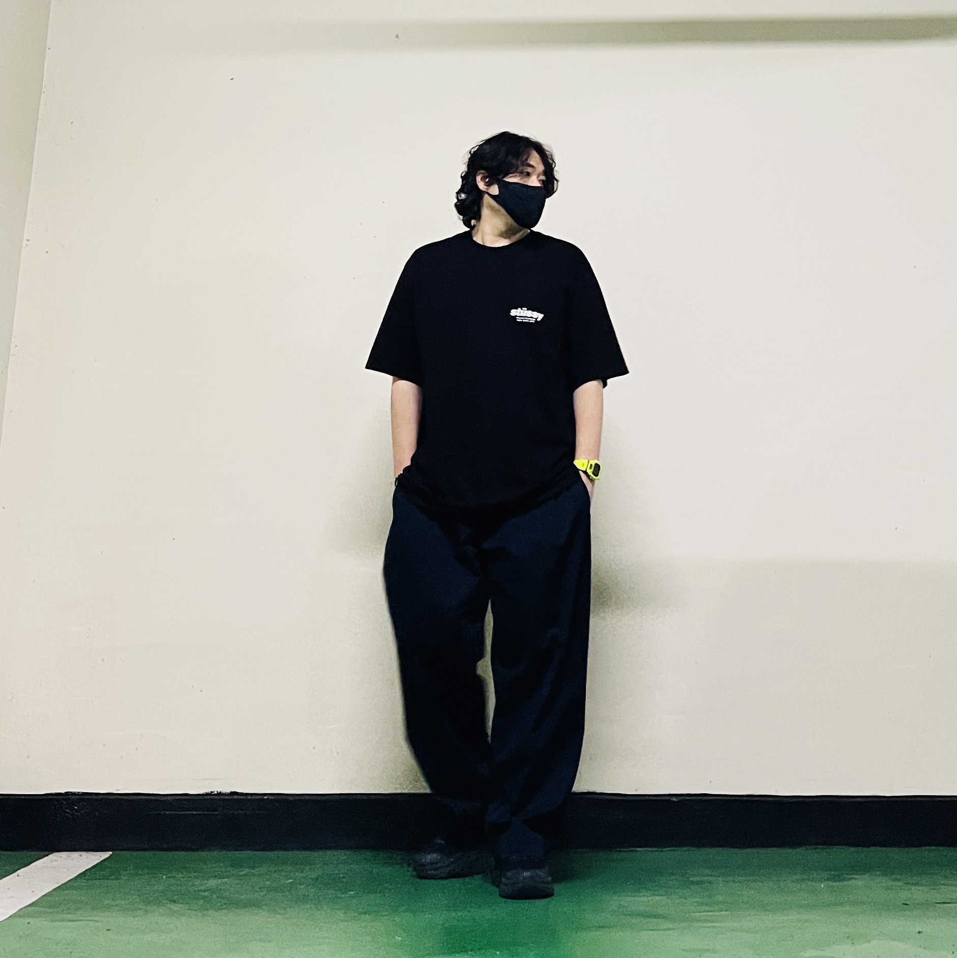 Stussy Rollers T-Shirt Black, Hoka Bondi 7 Black 착용 스타일 - 1