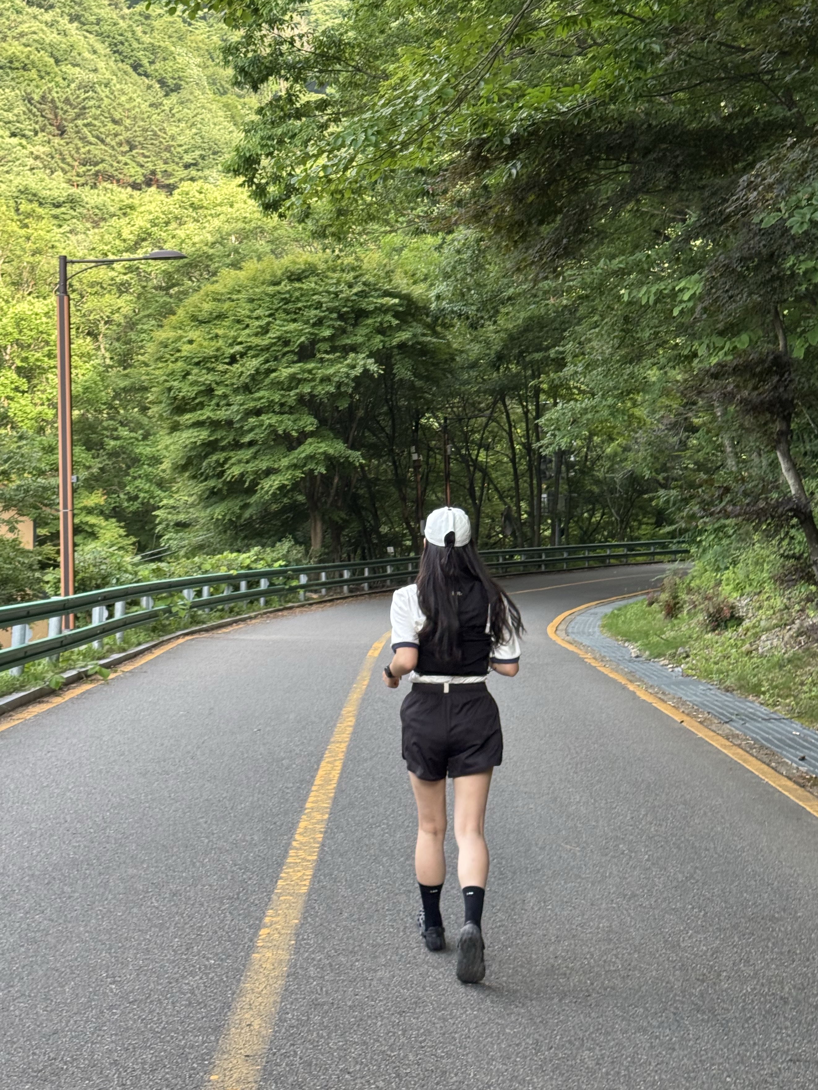 [KREAM 단독] runwhither Trail Running Vest Black, [KREAM 단독] runwhither LSD Black 착용 스타일 - 3