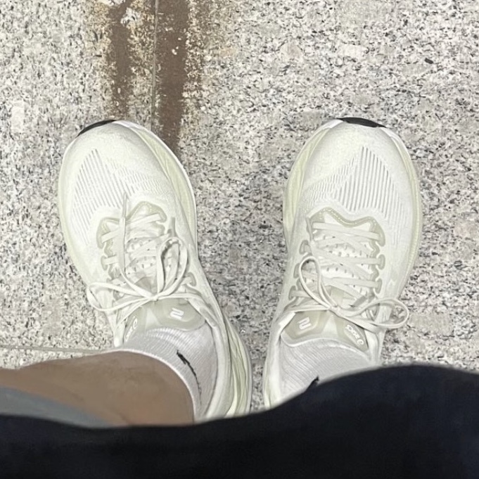 Asics Superblast 2 Lake Grey White Sage 착용 스타일