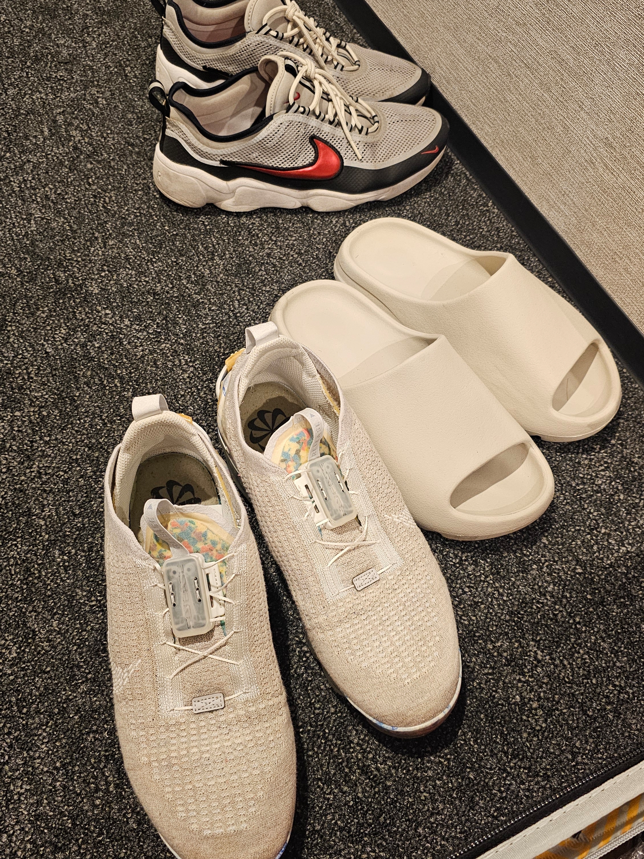 Nike Air VaporMax 2020 Flyknit Summit White, Nike Air Zoom Spiridon Sport Red 2016 착용 스타일