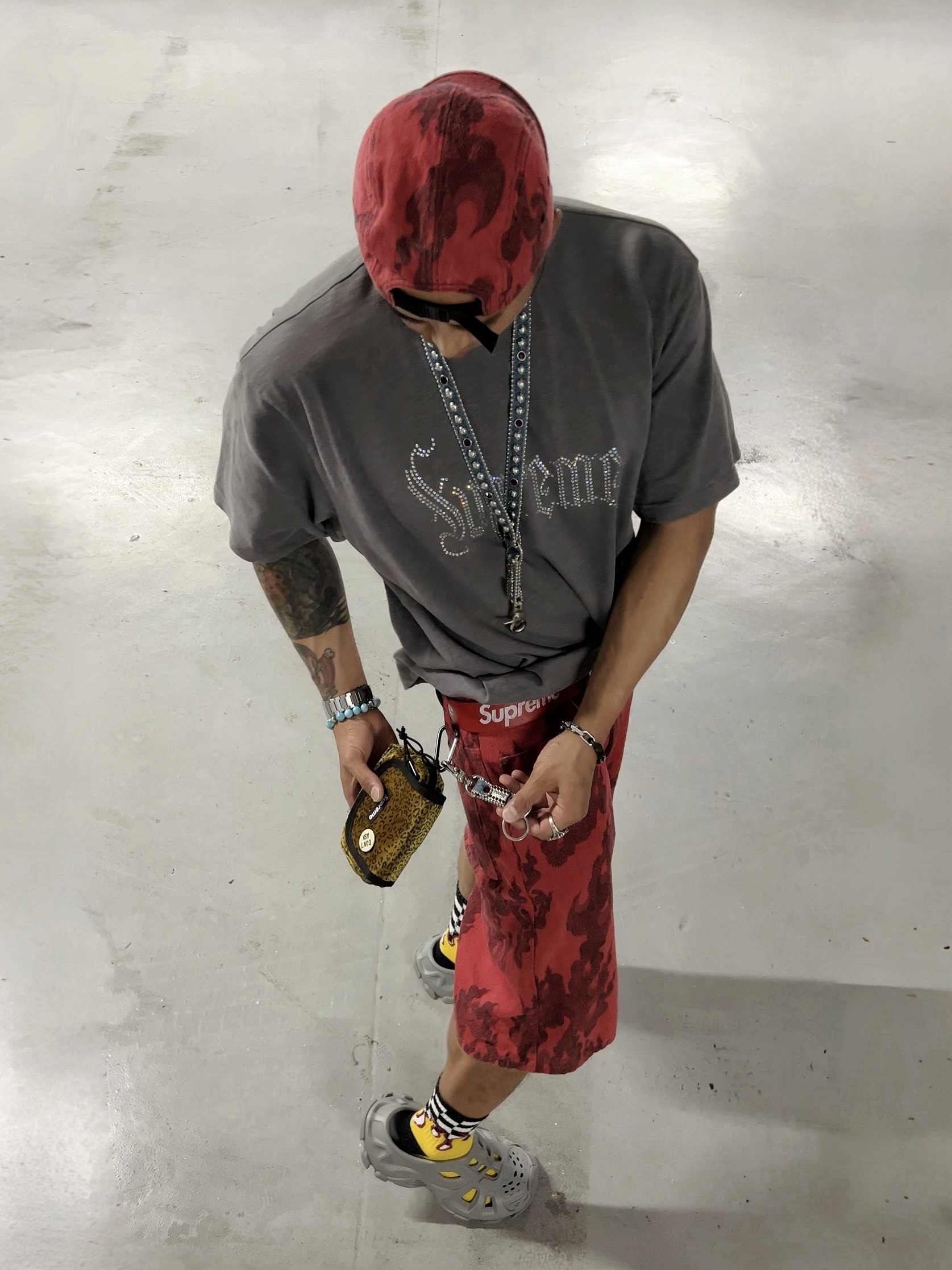 Supreme Flames Jacquard Denim Camp Cap Washed Red - 23SS, Supreme Rhinestone S/S Top Grey - 24FW 착용 스타일