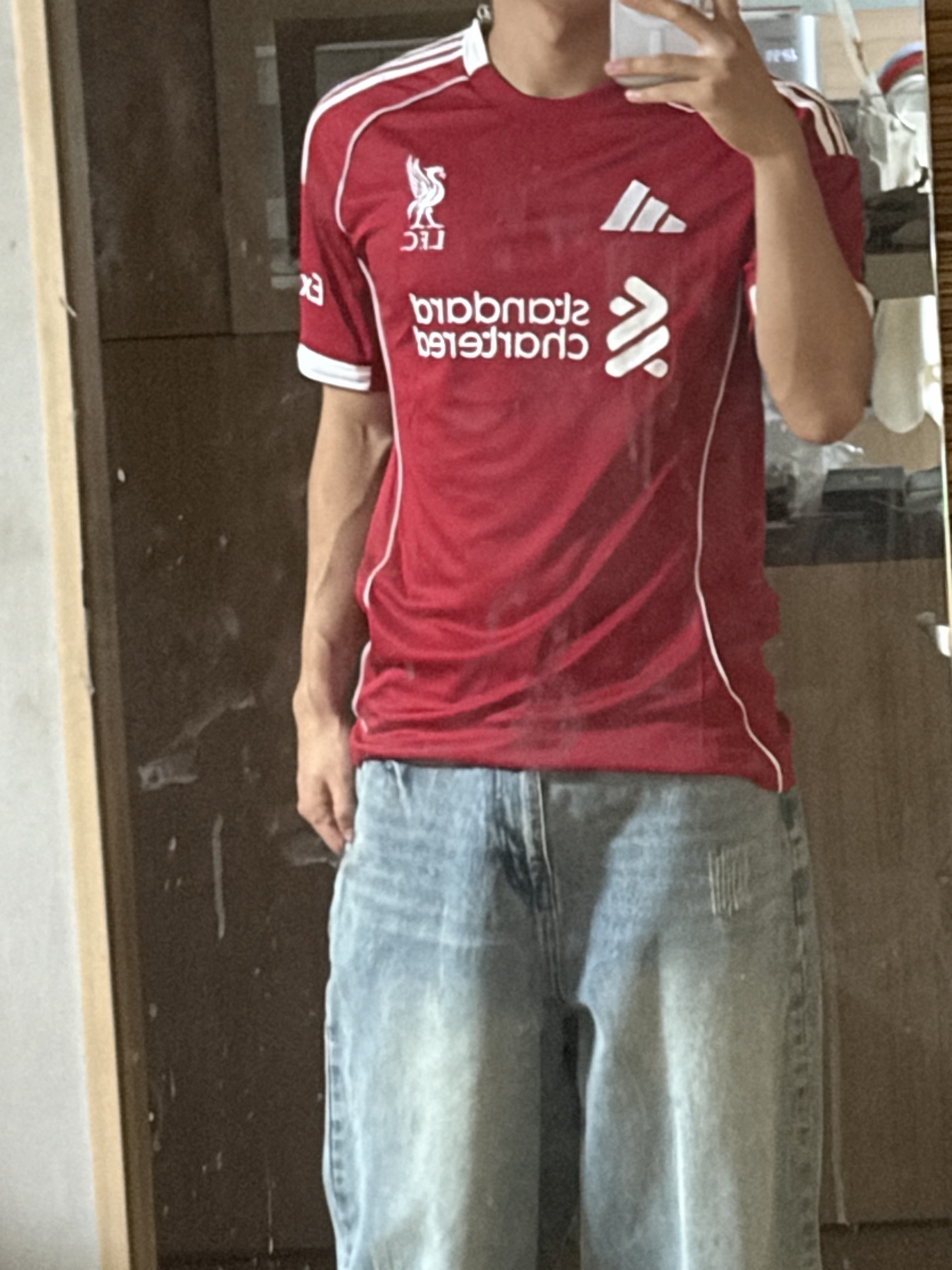 Adidas Liverpool FC 2025/26 Home Jersey Strawberry Red - KR Sizing (Non Marking Ver.) 착용 스타일