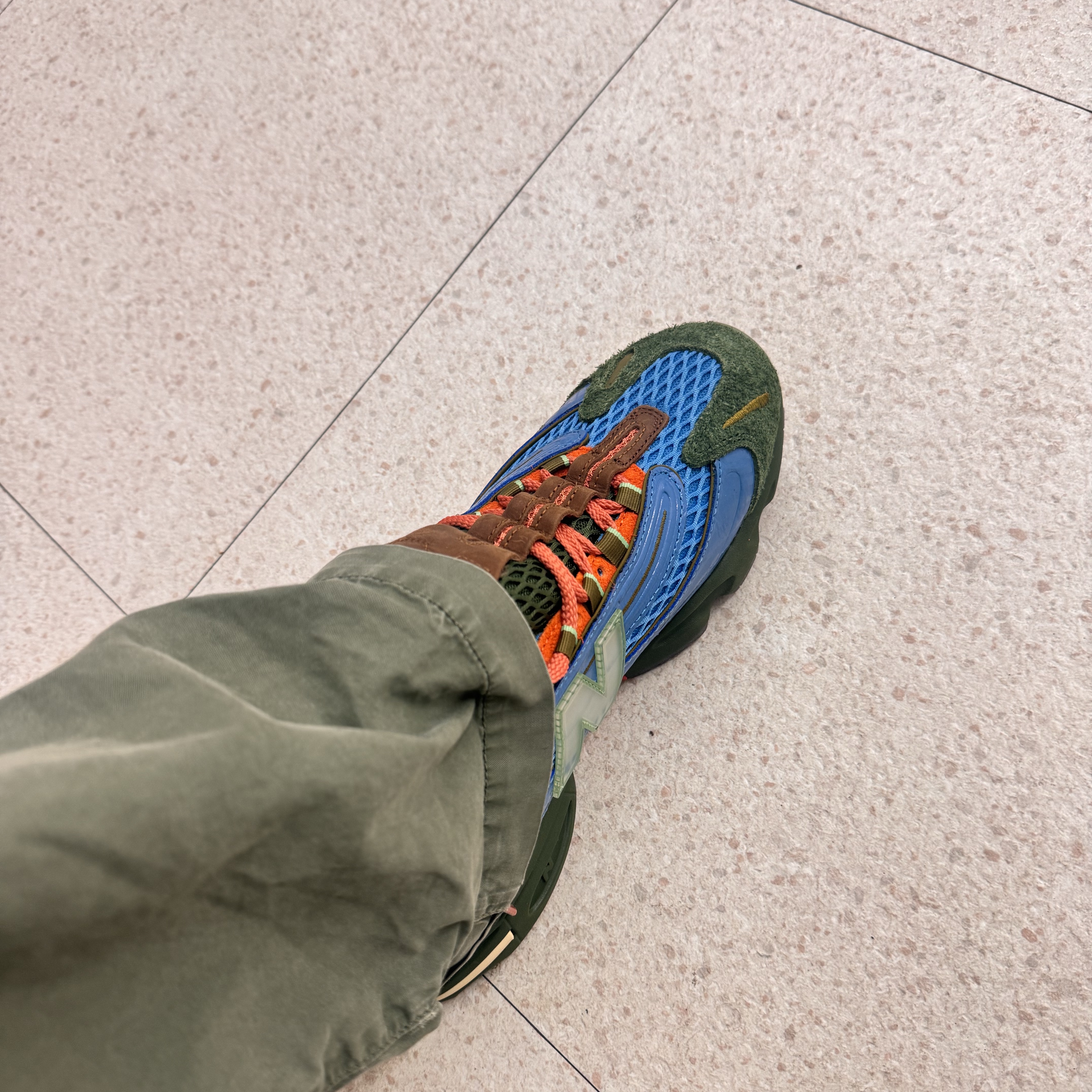 New Balance x Salehe Bembury 1000 Made in UK Blue Green 착용 스타일 - 1