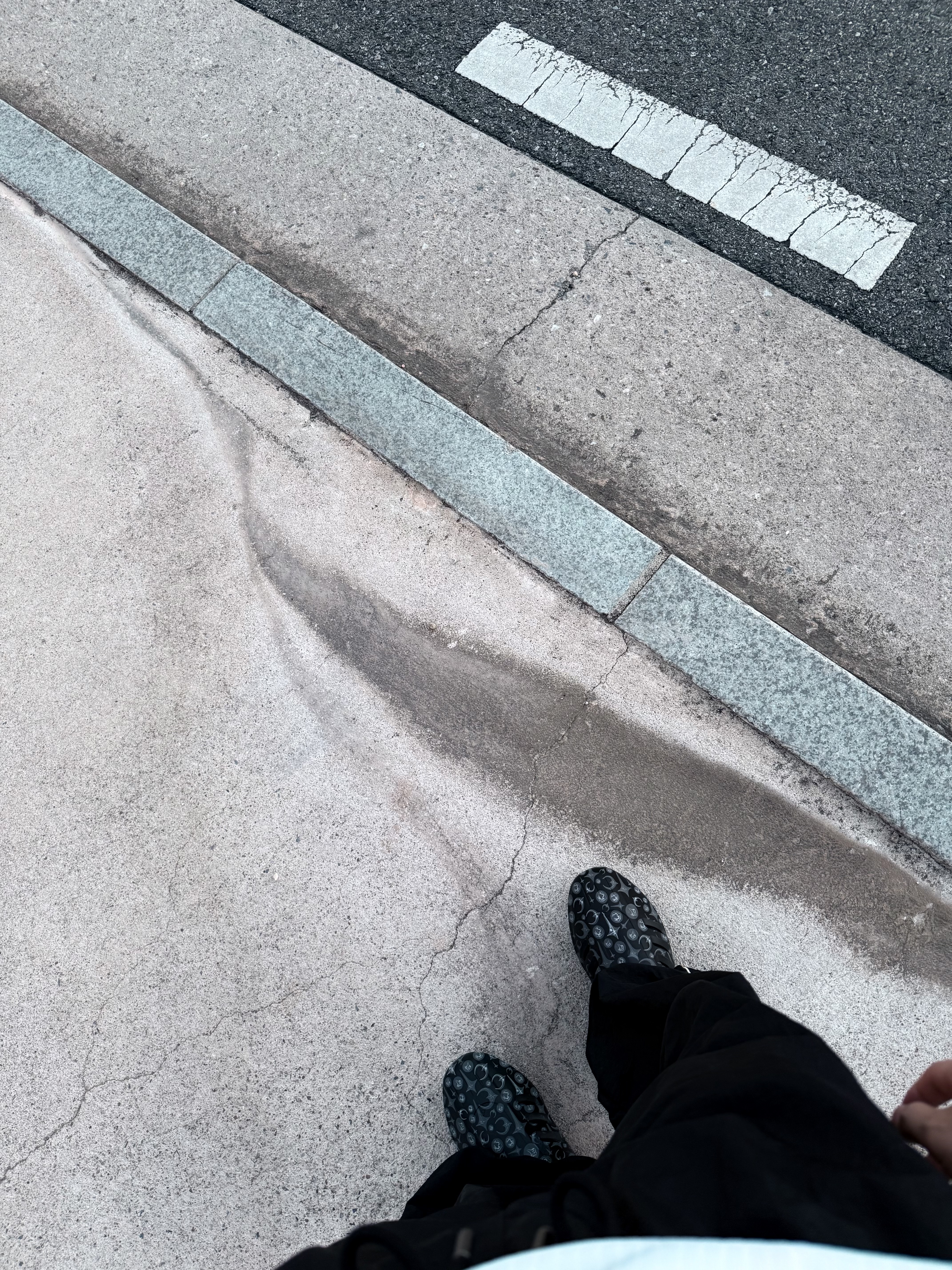 Adidas x Thug Club Adifom Iiinfinity Mule Core Black, (W) Matin Kim Side Logo Wide Track Pants Black 착용 스타일