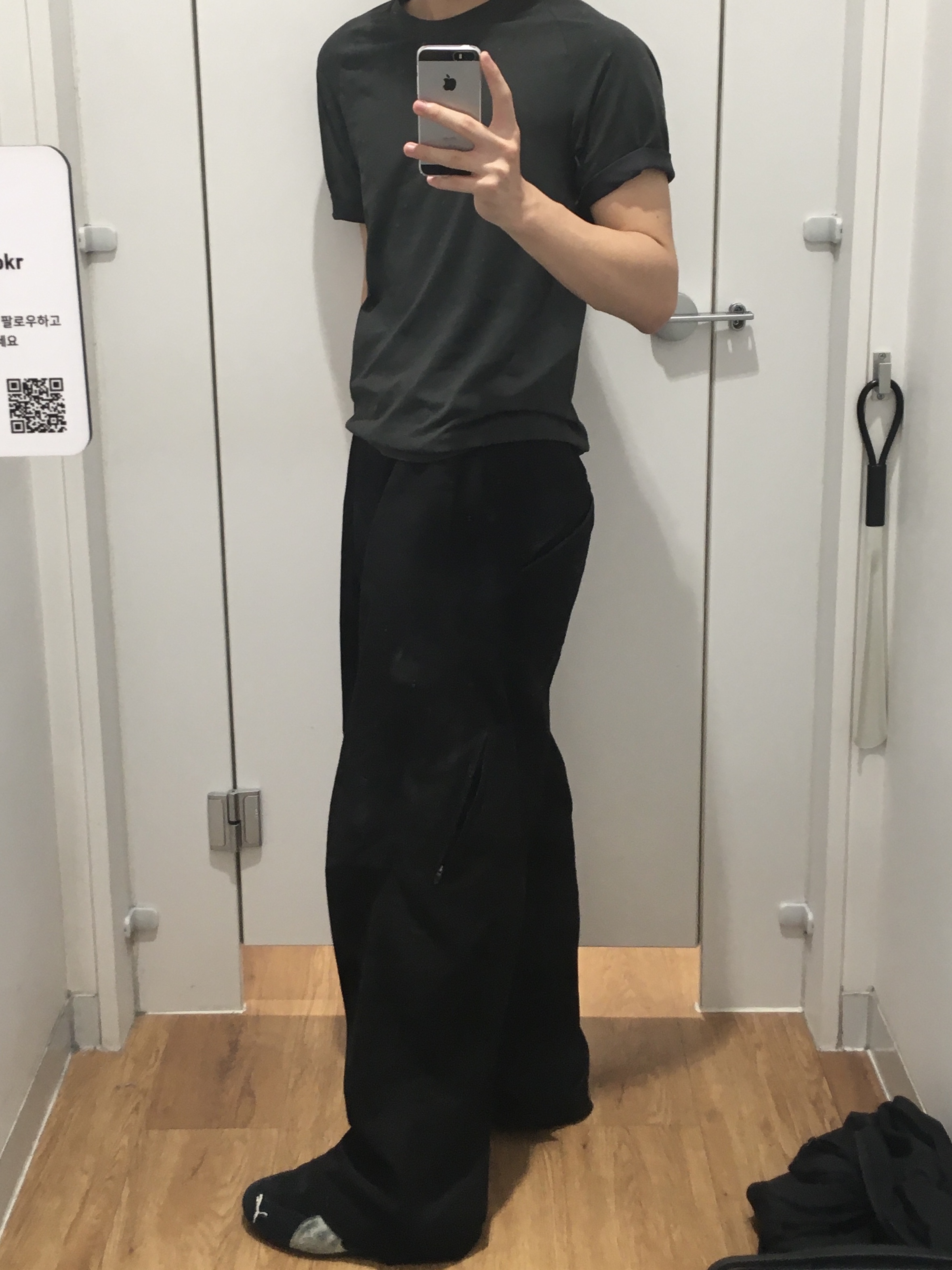 Uniqlo Dry EX T-Shirt Black - JP, Sansan Gear Back Pocket Pants Black 착용 스타일 - 1