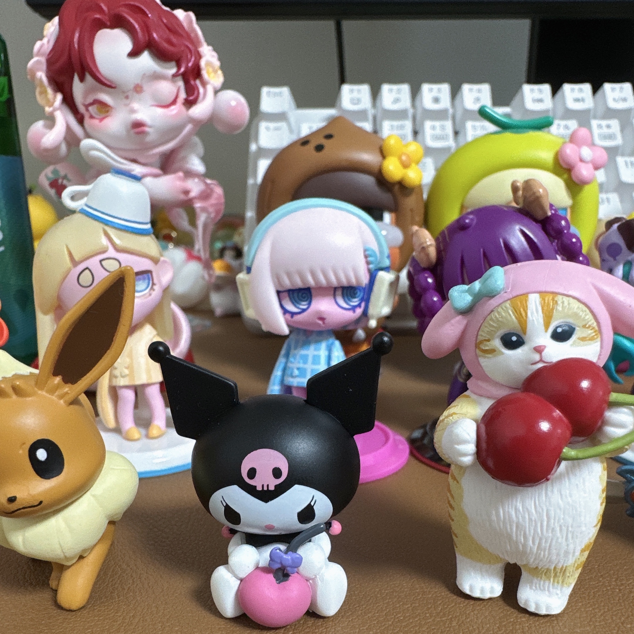 Royche Sanrio Characters Monitor Figure Kuromi & Cinnamonroll 착용 스타일