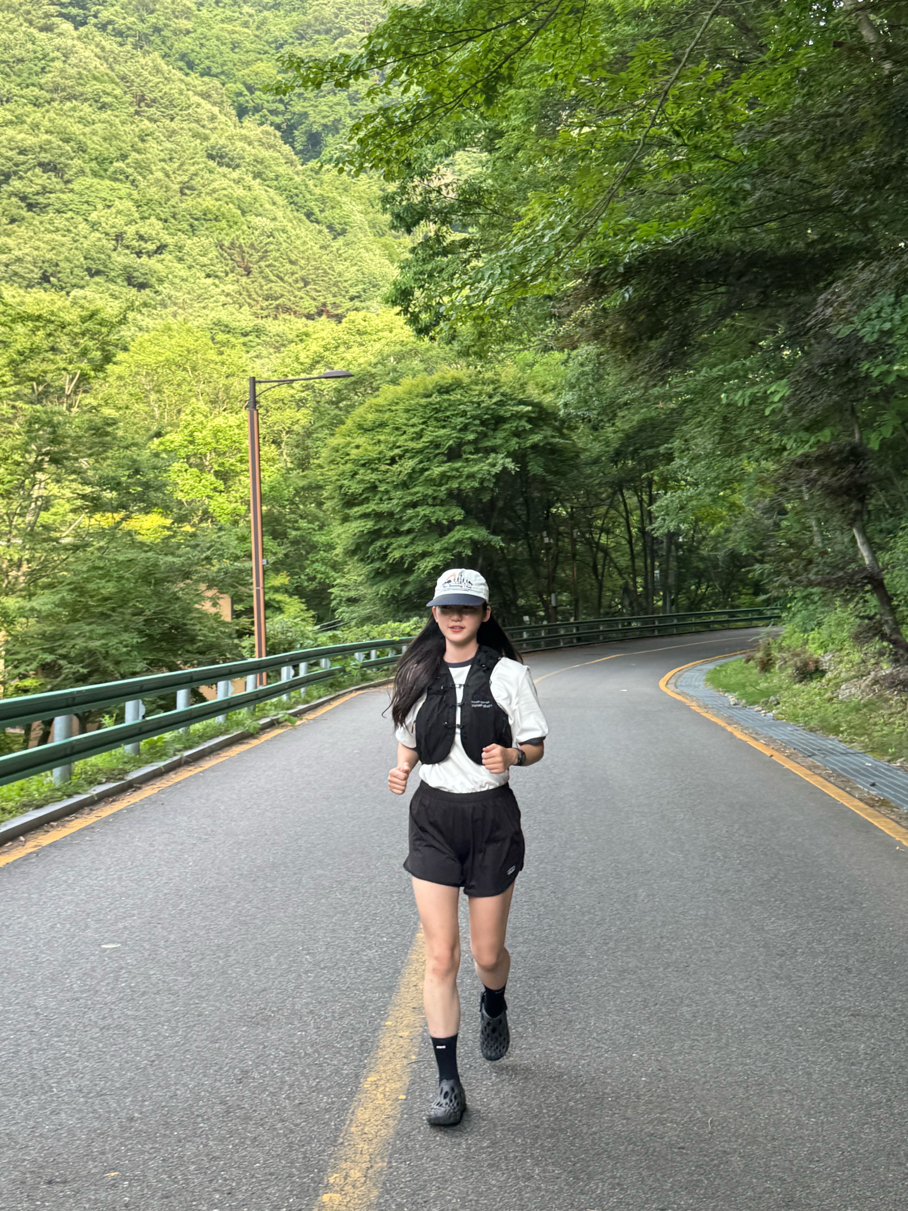 [KREAM 단독] runwhither Trail Running Vest Black, [KREAM 단독] runwhither LSD Black 착용 스타일 - 5