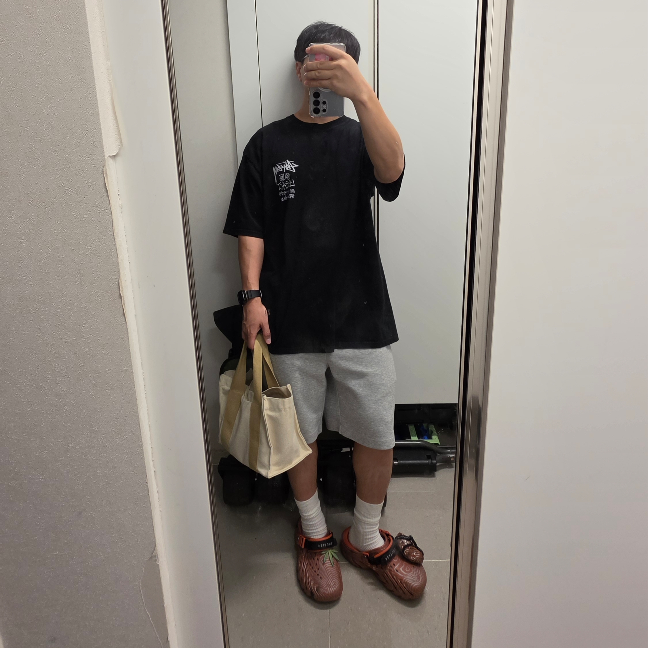 Stussy x Our Legacy Surfman Pigment Dyed T-Shirt Black 착용 스타일