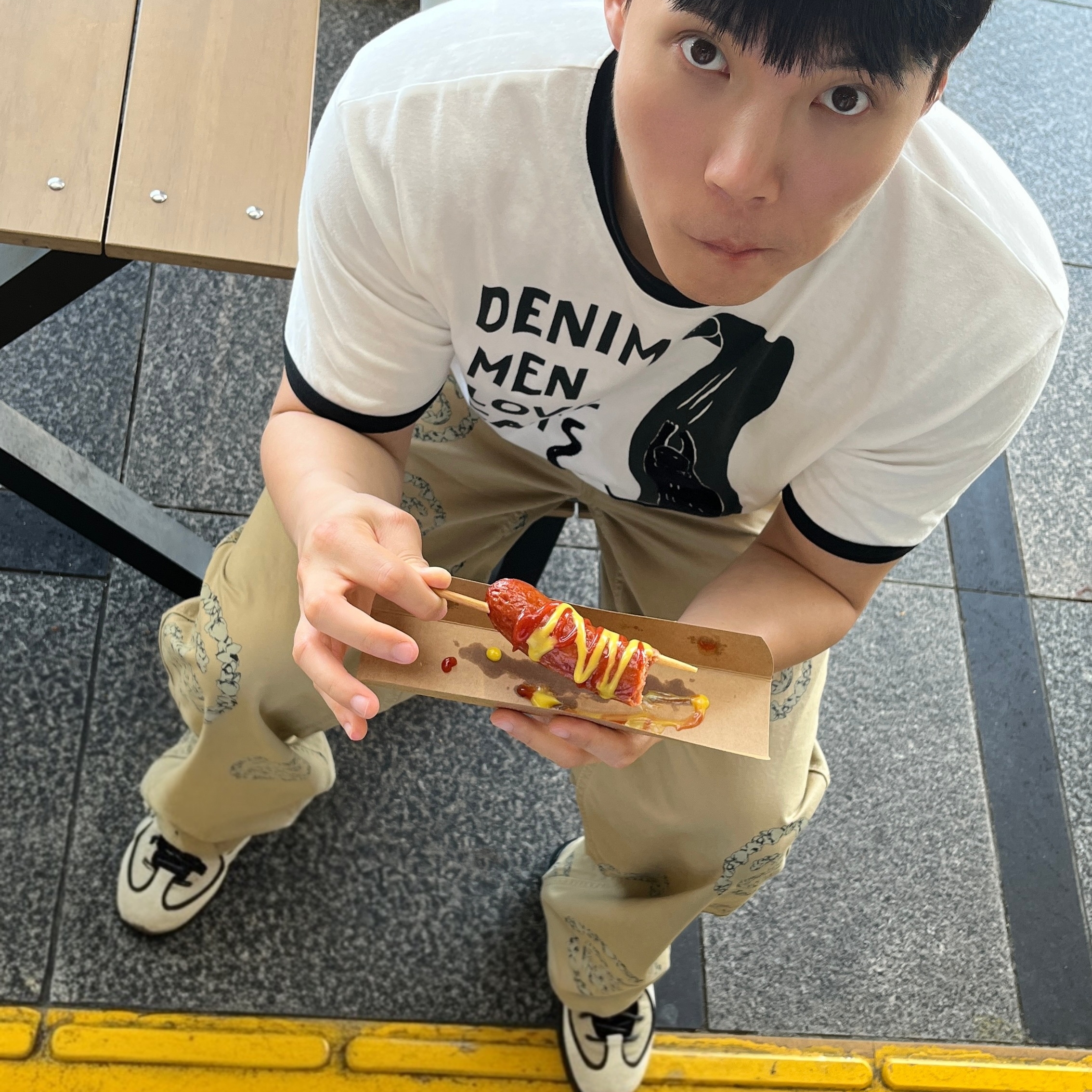 Stussy x Denim Tears SS Wreath Chino Khaki, Kapital 20 Jersey Ringer T-Shirt Denim Men Love Cats Scratch Pt White 착용 스타일 - 2