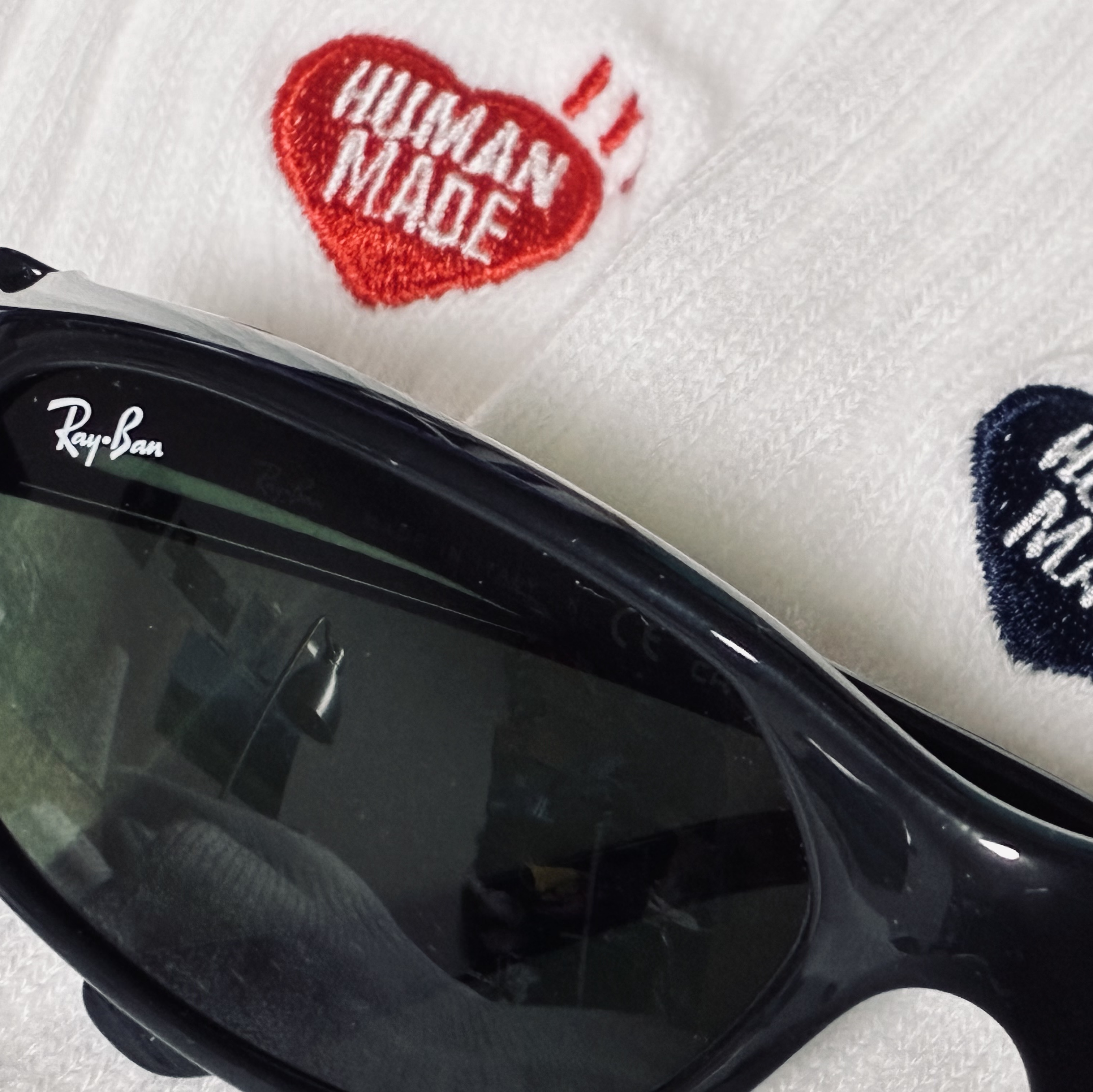 Ray-Ban DADDY-O II Polished Black Frame Green Classic G-15 Lenses, Human Made Pile Socks White 착용 스타일