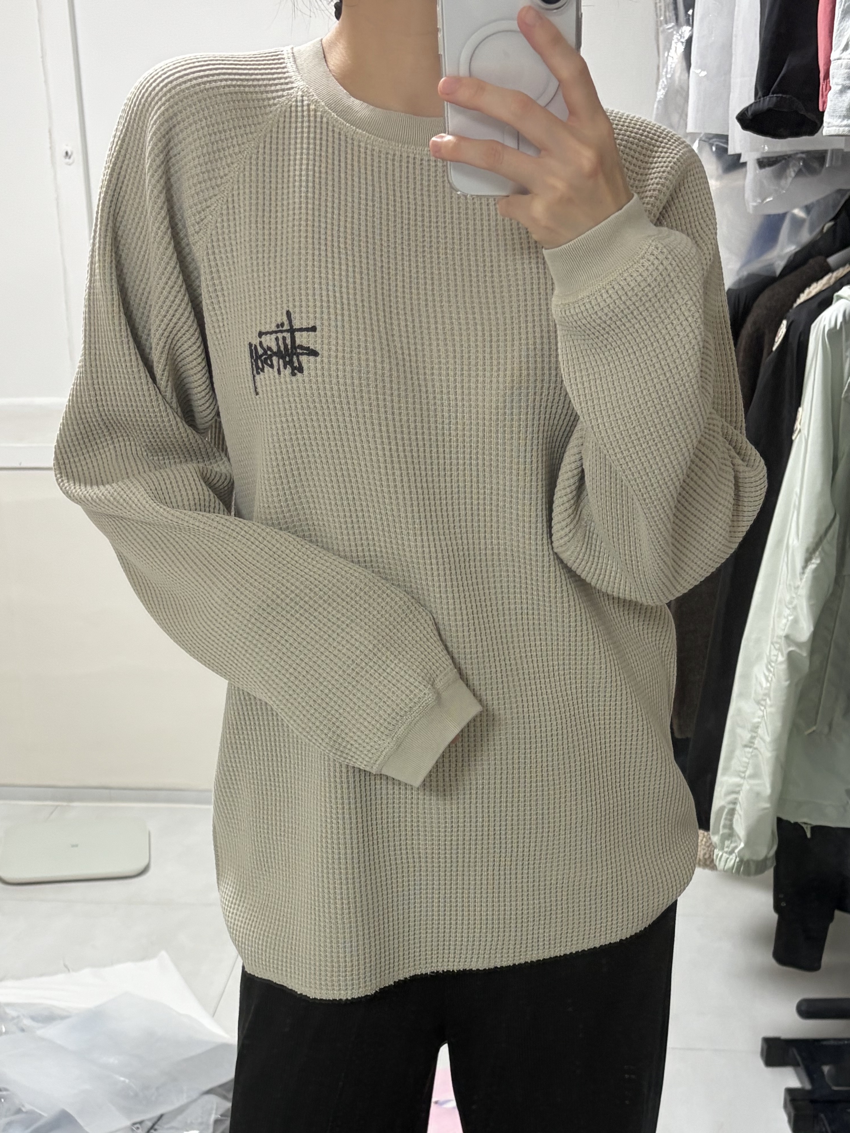 Stussy Raglan Thermal LS Crew Bone 착용 스타일