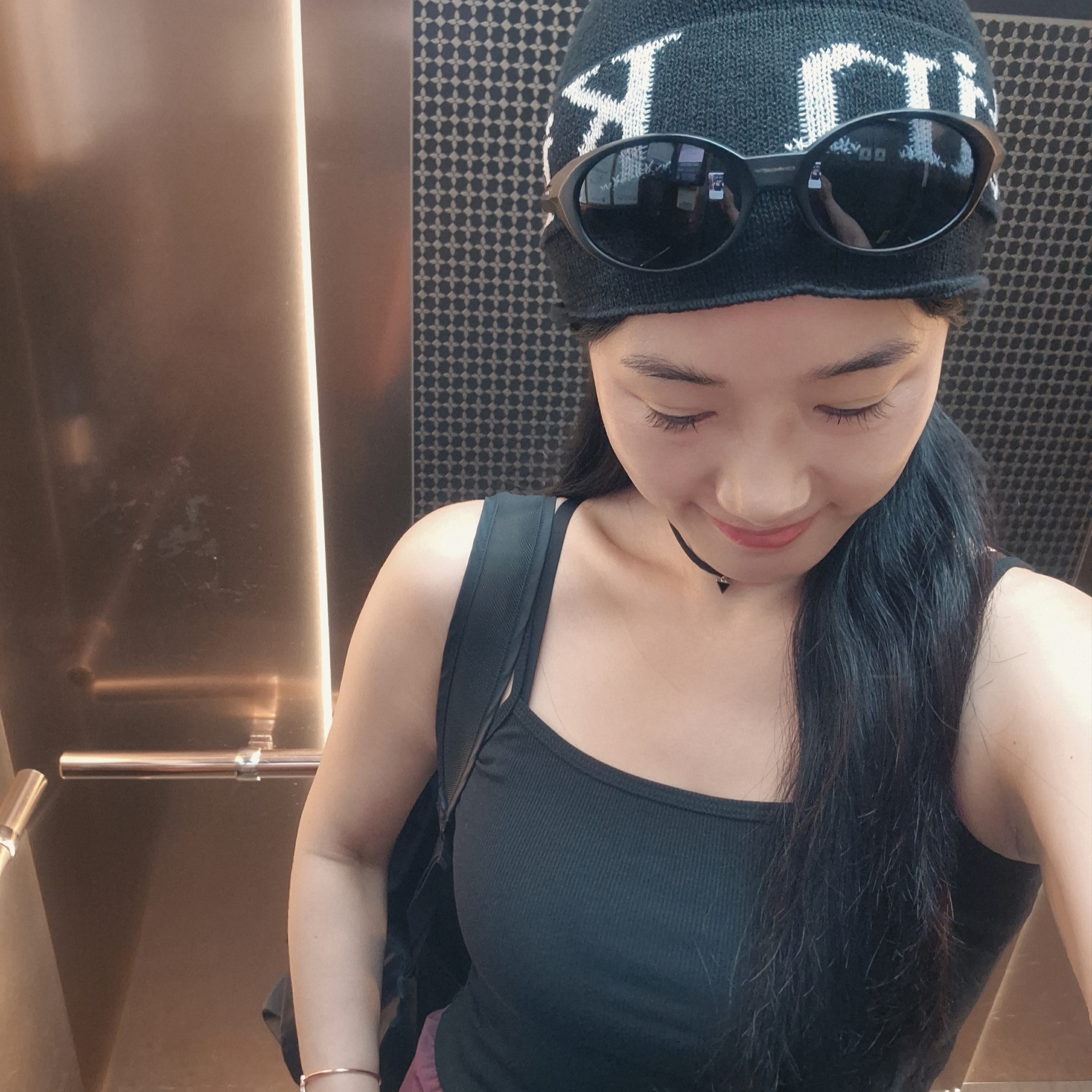 Matin Kim Logo Linen Short Beanie Black 착용 스타일 - 1