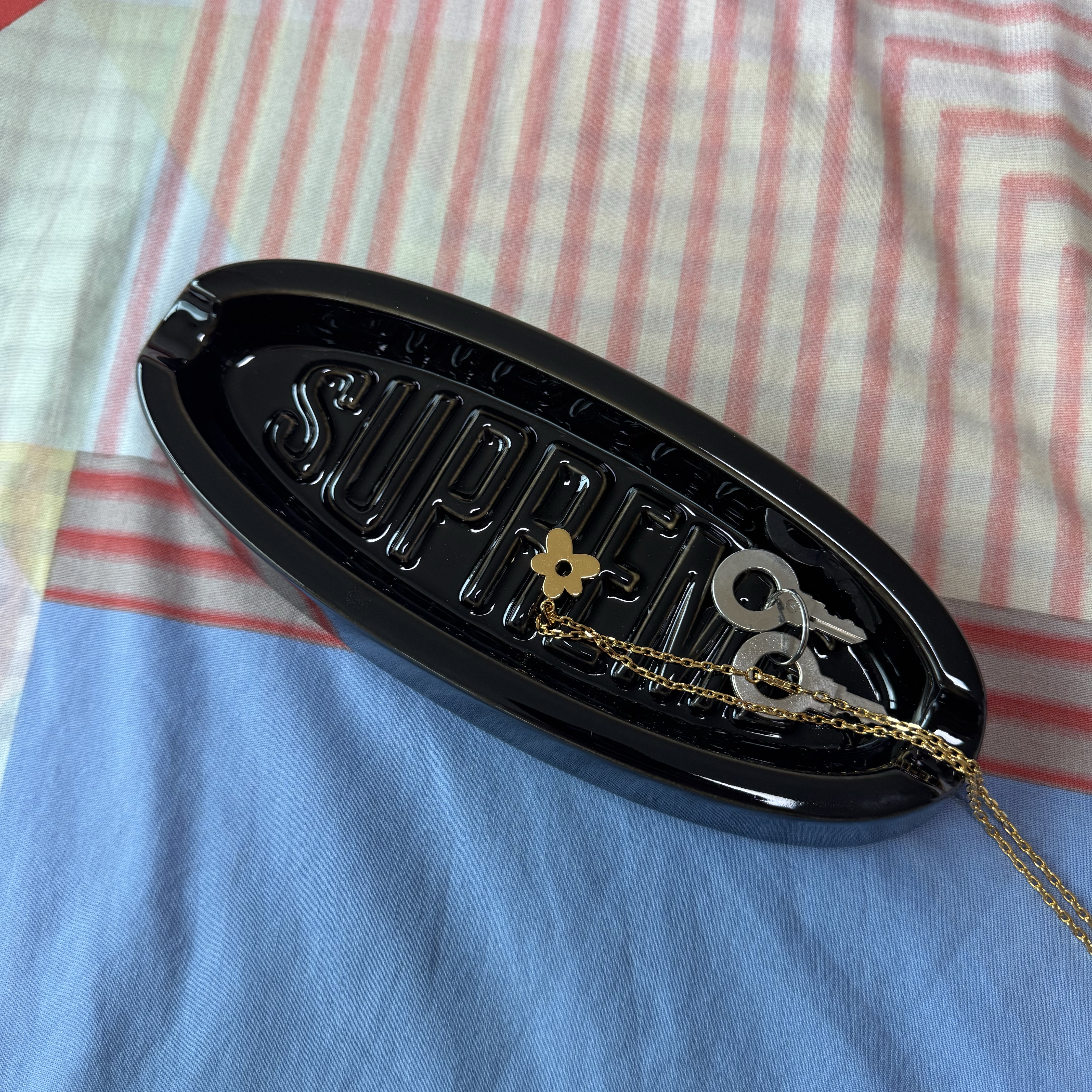 Supreme Oval Tray Black - 26SS 착용 스타일